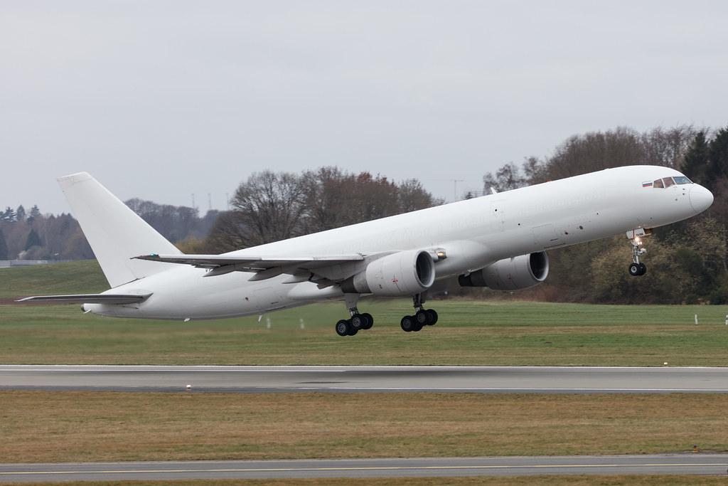 Hamburg Airport: E-Cargo Airlines (RF / ERF) |  Boeing 757-222(PCF) B752 | VP-BHM | MSN 25368
