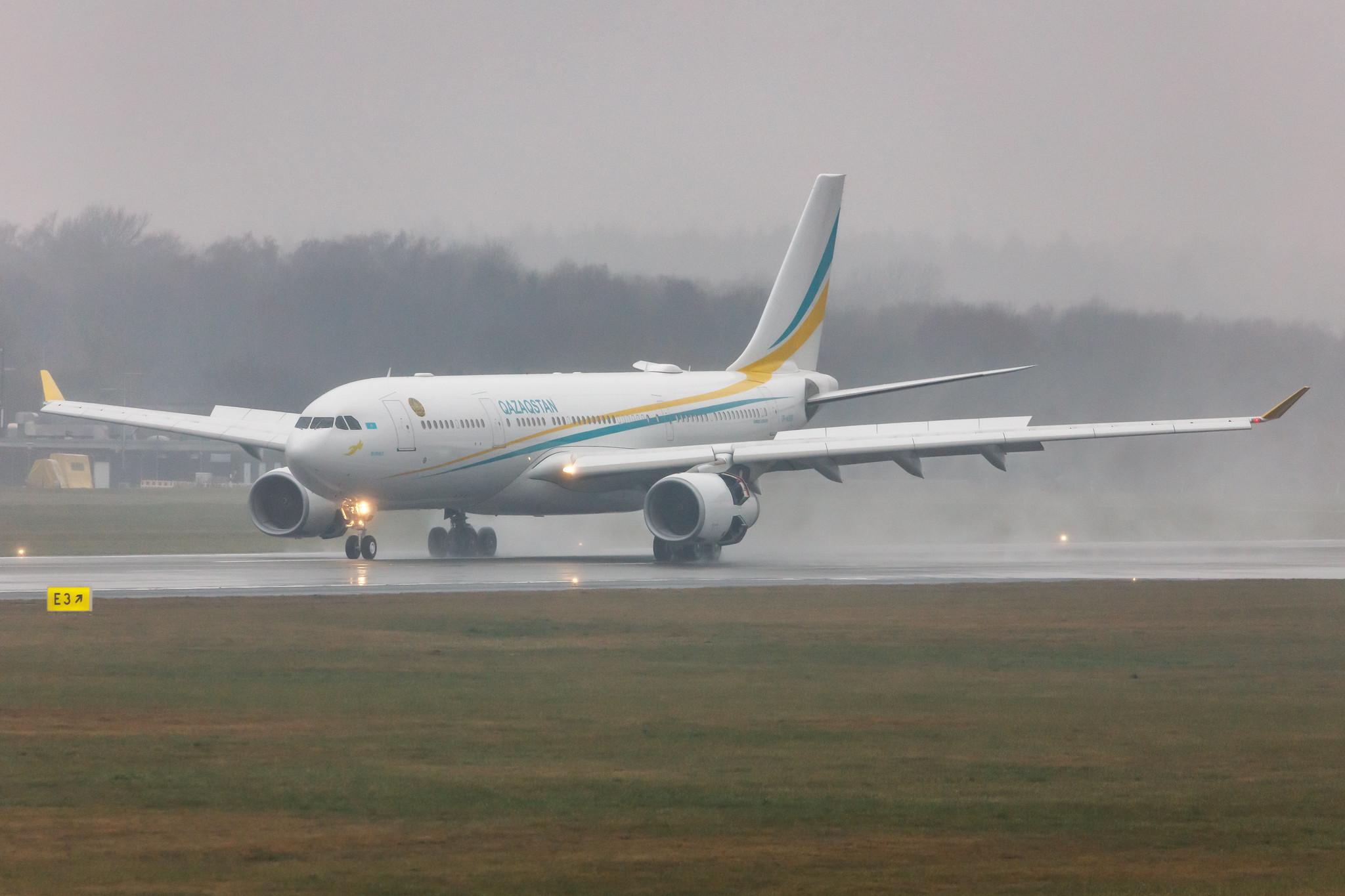 Hamburg Airport: Kazakhstan Government |  Airbus A330-243 A332 | UP-A3001 | MSN 0863