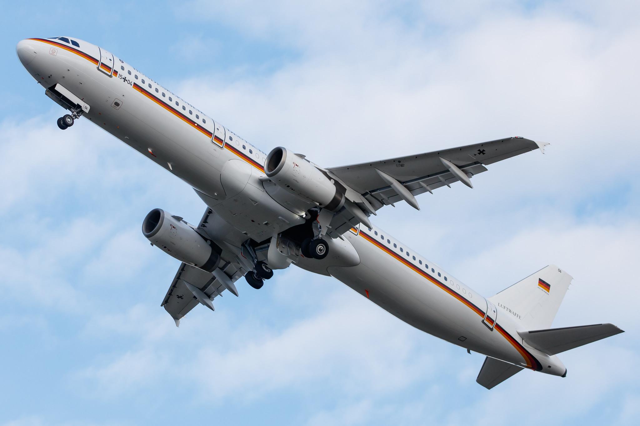Hamburg Airport: German Air Force  (/ GAF) | Airbus A321-231 A321 | 15+04 | MSN 1214
