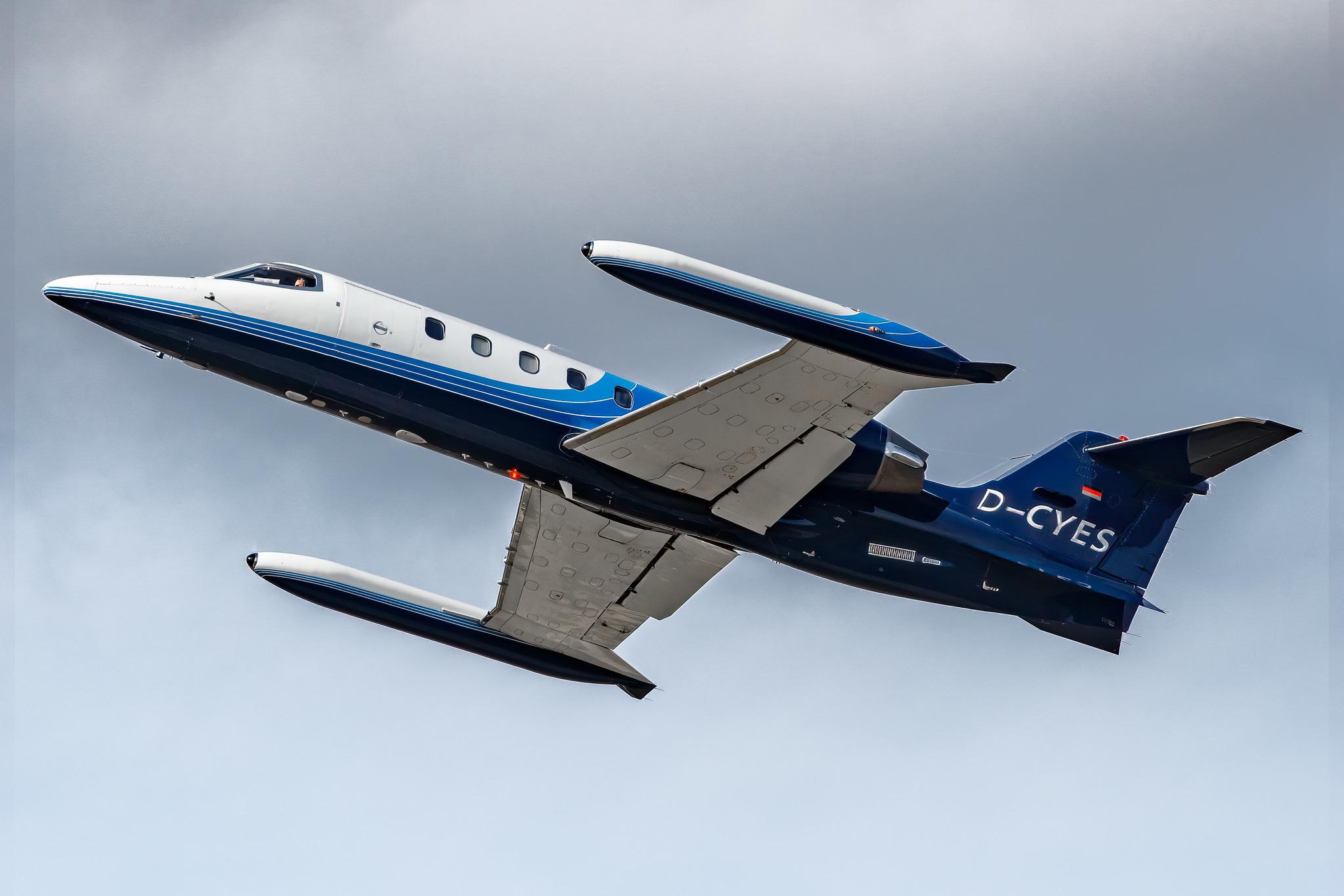 Flughafen Berlin Brandenburg: Air Alliance |  Learjet 35A LJ35 | D-CYES | MSN 35-501