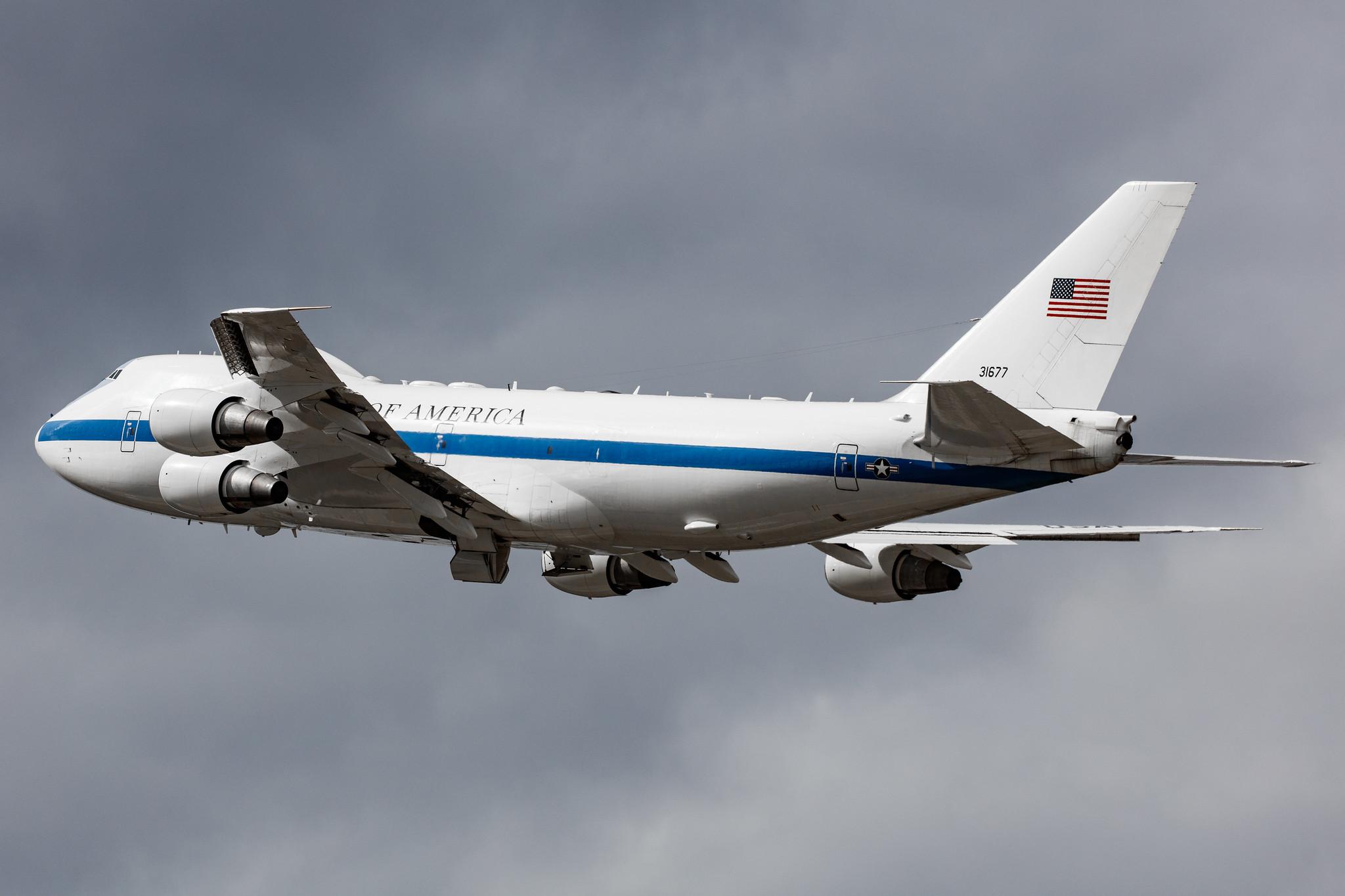 Flughafen Berlin Brandenburg: USAF United States Air Force | Boeing 747-E-4B B742 | 73-1677 | MSN 20683