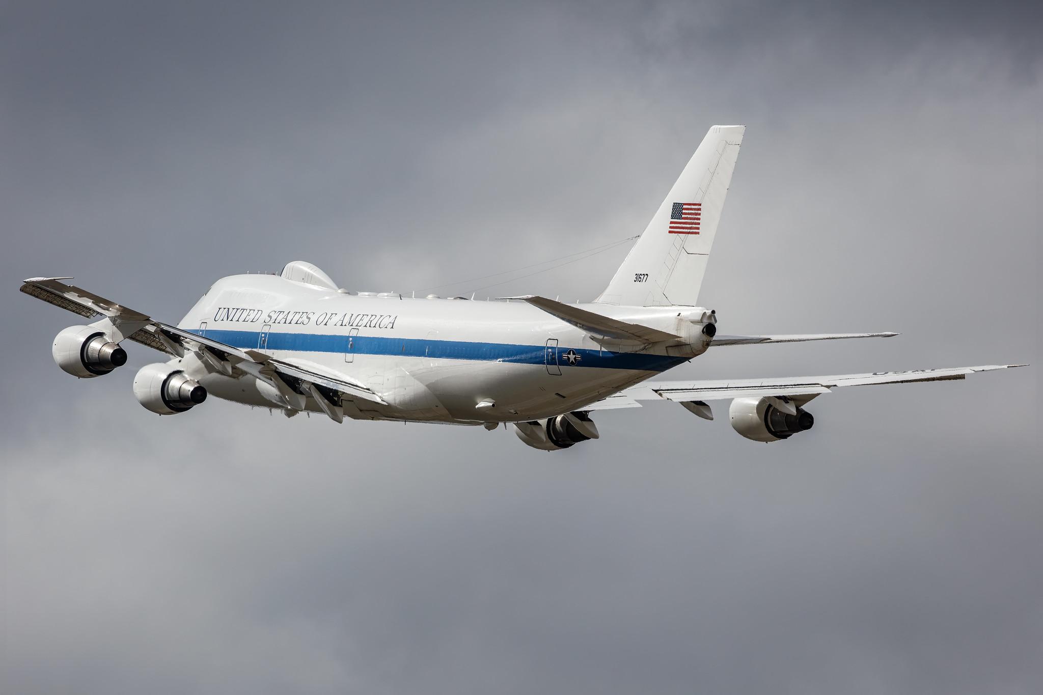 Flughafen Berlin Brandenburg: USAF United States Air Force | Boeing 747-E-4B B742 | 73-1677 | MSN 20683