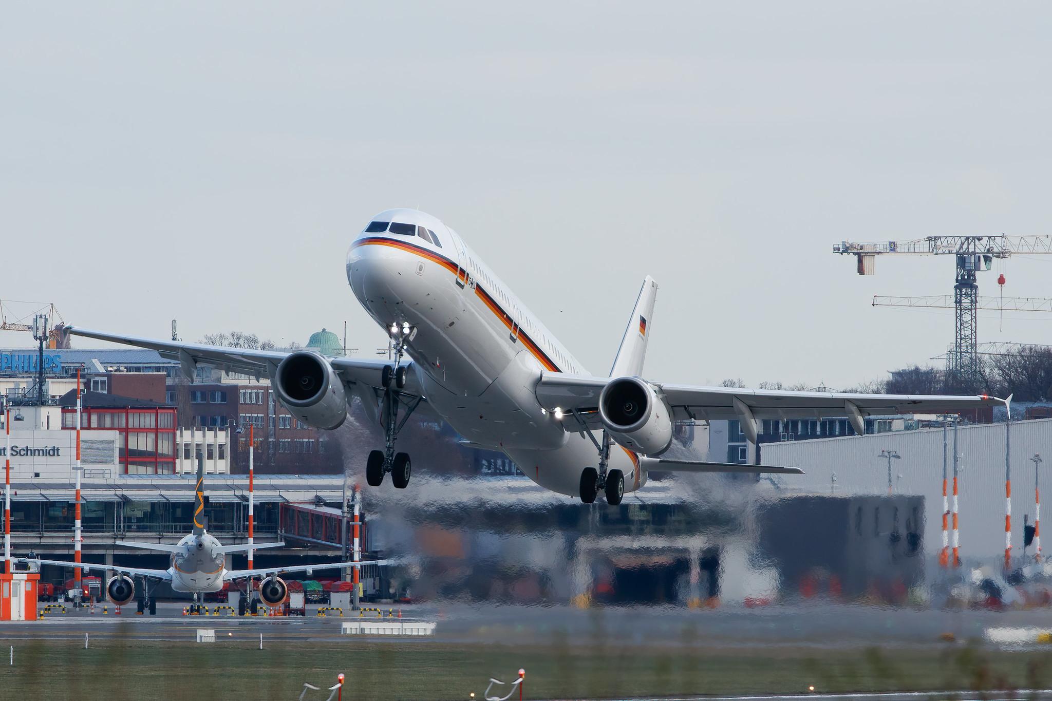 Hamburg Airport: German Air Force  (/ GAF) | Airbus A321-231 A321 | 15+04 | MSN 1214