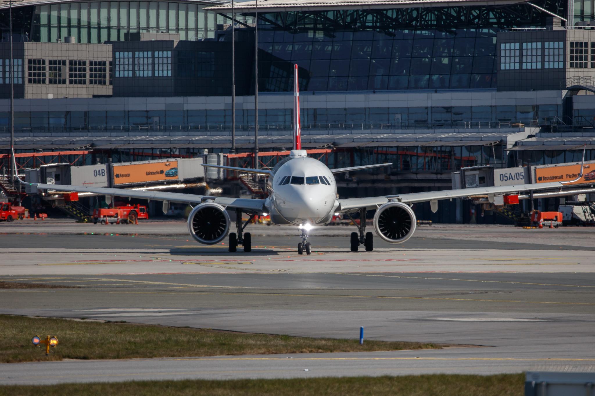 Hamburg Airport: Turkish Airlines (TK / THY) |  Airbus A321-271NX A21N | TC-LSL | MSN 09000