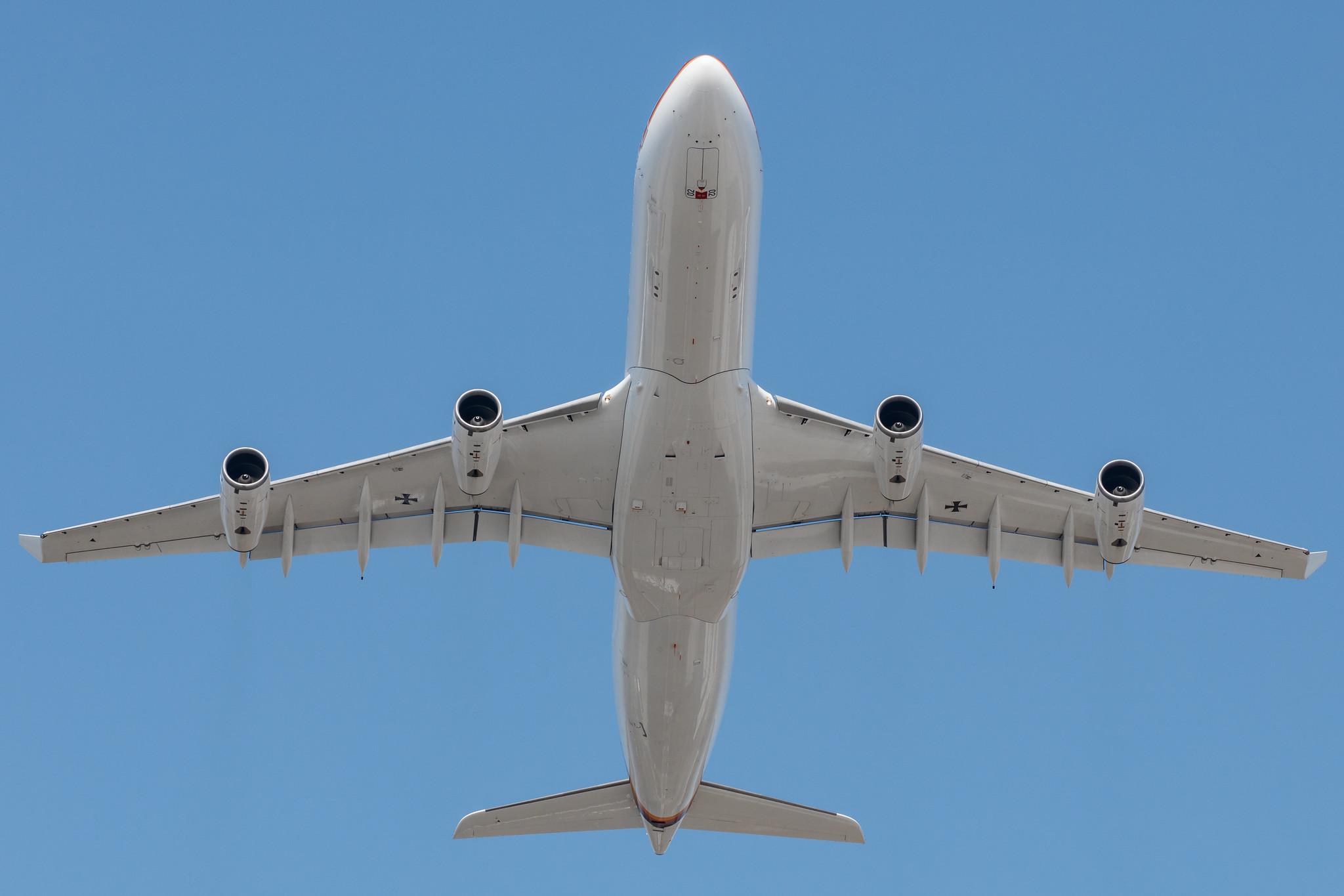 Hamburg Airport: German Air Force (/ GAF) | Airbus A340-313 A343 | 16+02 | MSN 355