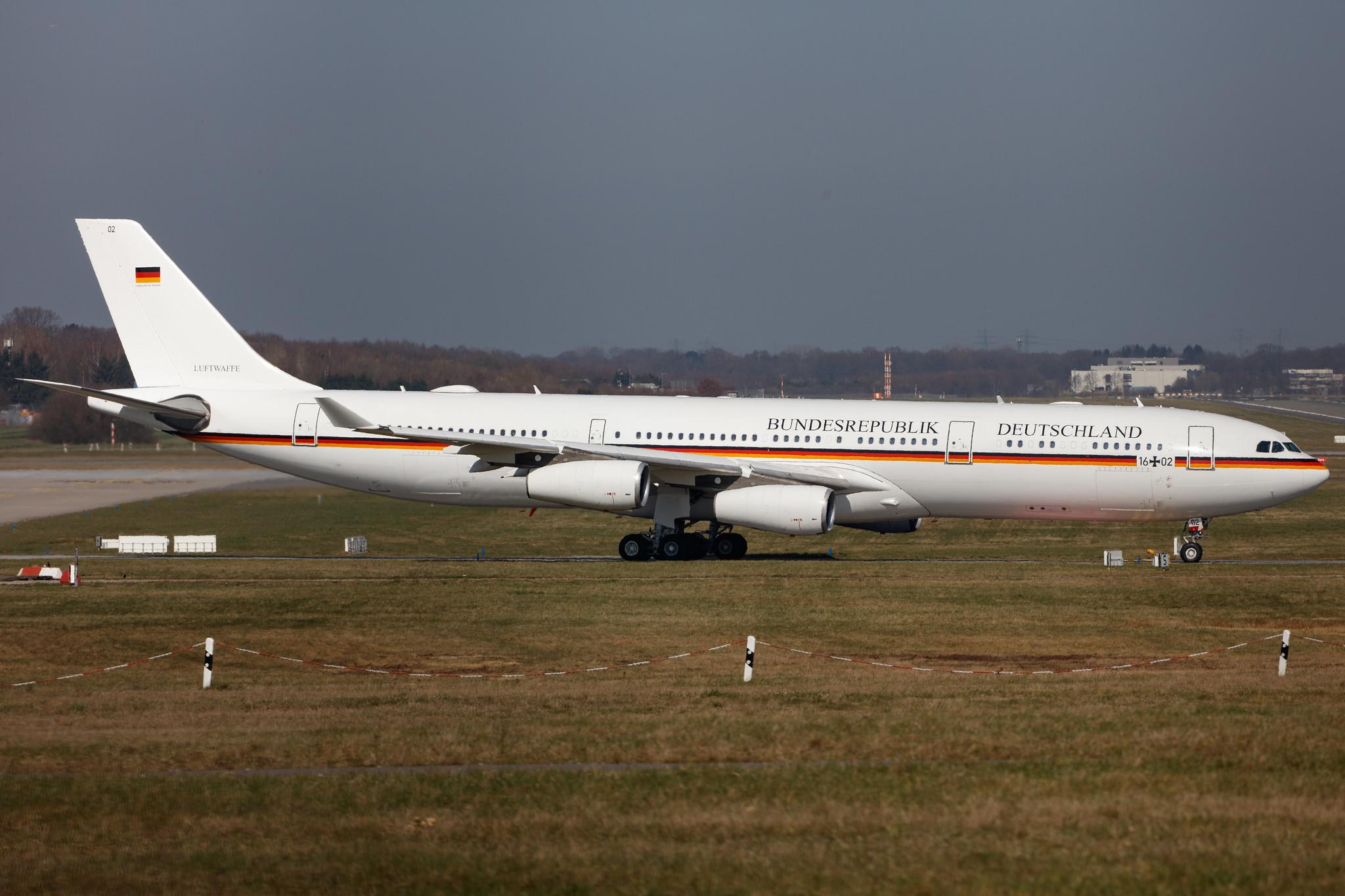 Hamburg Airport: German Air Force (/ GAF) | Airbus A340-313 A343 | 16+02 | MSN 355
