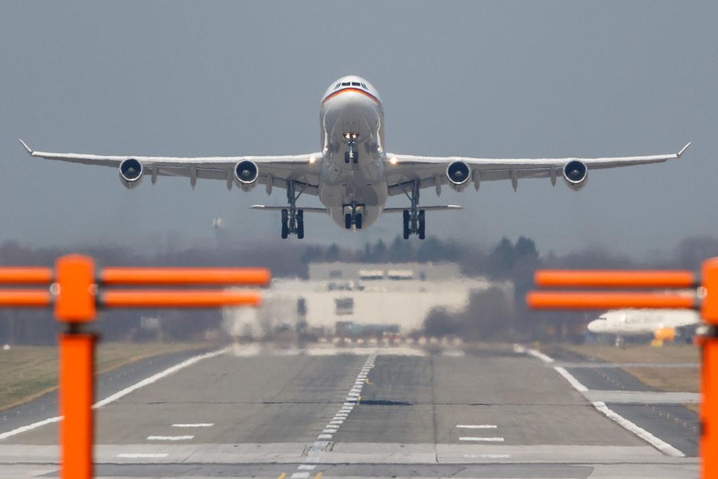 Hamburg Airport: German Air Force (/ GAF) | Airbus A340-313 A343 | 16+02 | MSN 355