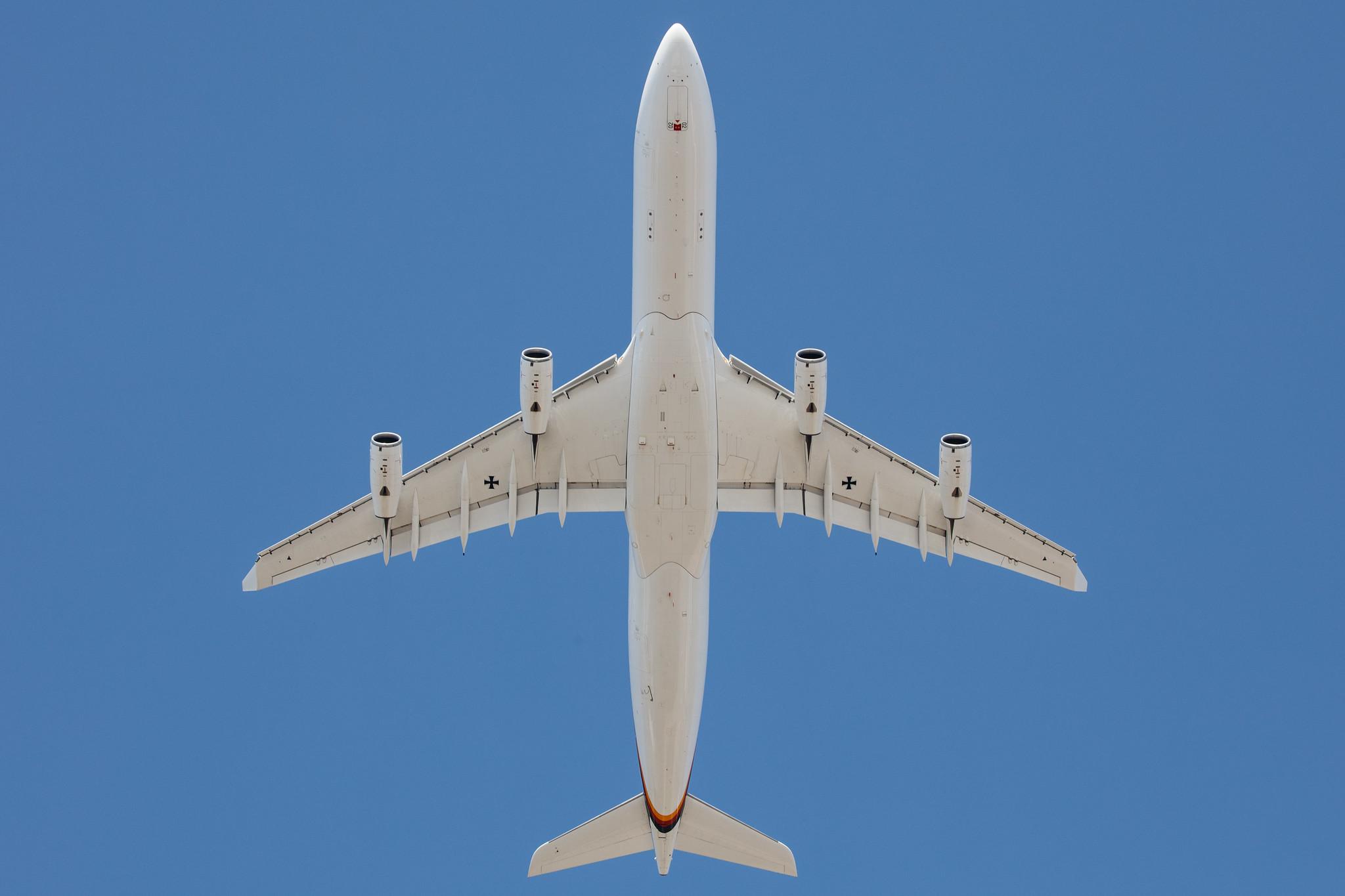 Hamburg Airport: German Air Force (/ GAF) | Airbus A340-313 A343 | 16+02 | MSN 355