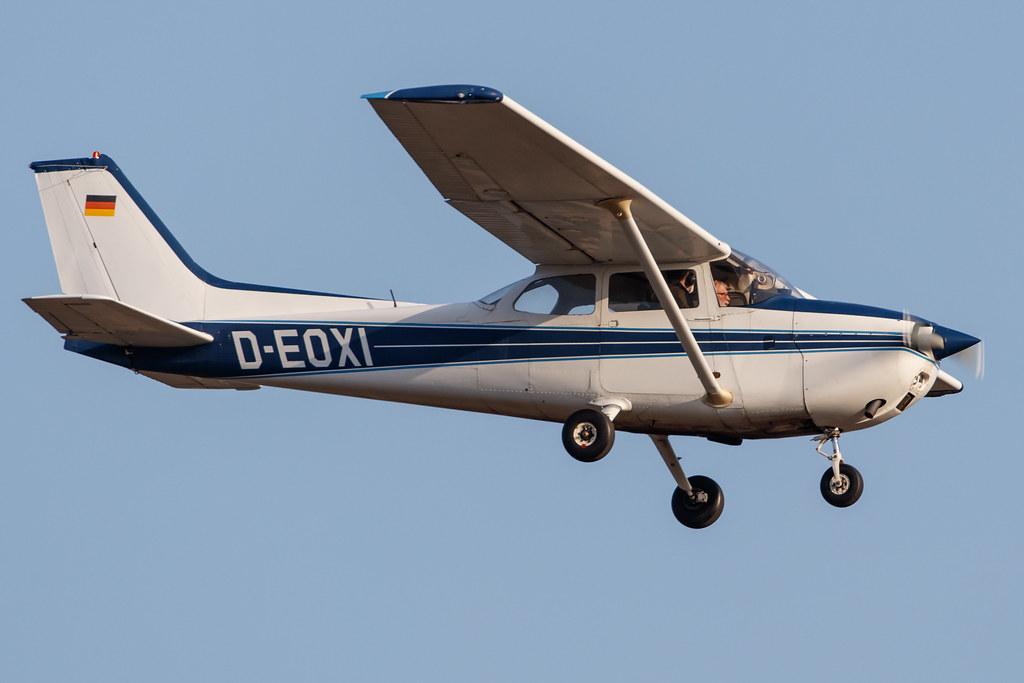 Hamburg Airport: Private owner |  Cessna 172M Skyhawk C172 | D-EOXI | MSN F17201419