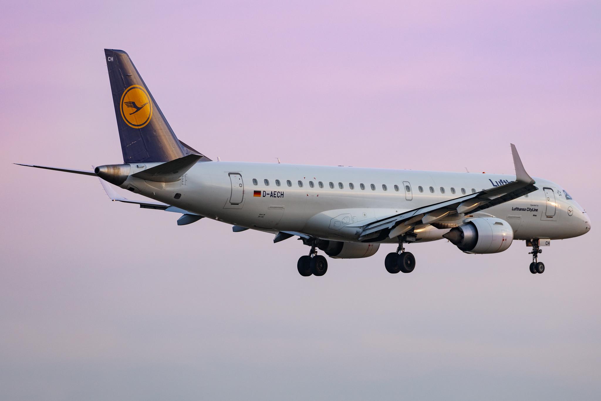 Hamburg Airport: Lufthansa (LH / DLH) | Operator: Lufthansa CityLine |  Embraer E190LR E190 | D-AECH | MSN 19000376