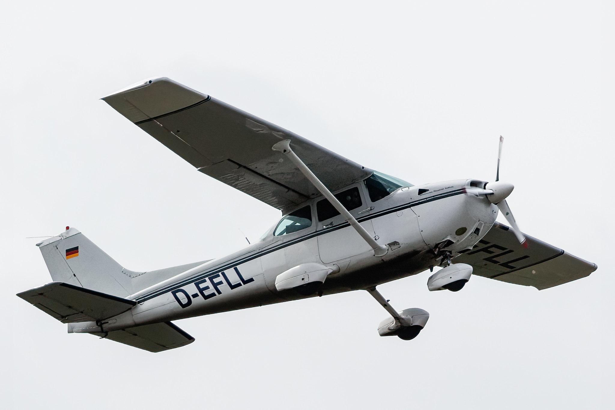Hamburg Airport: Private owner |  Cessna 172P Skyhawk C172 | D-EFLL | MSN 172-75489