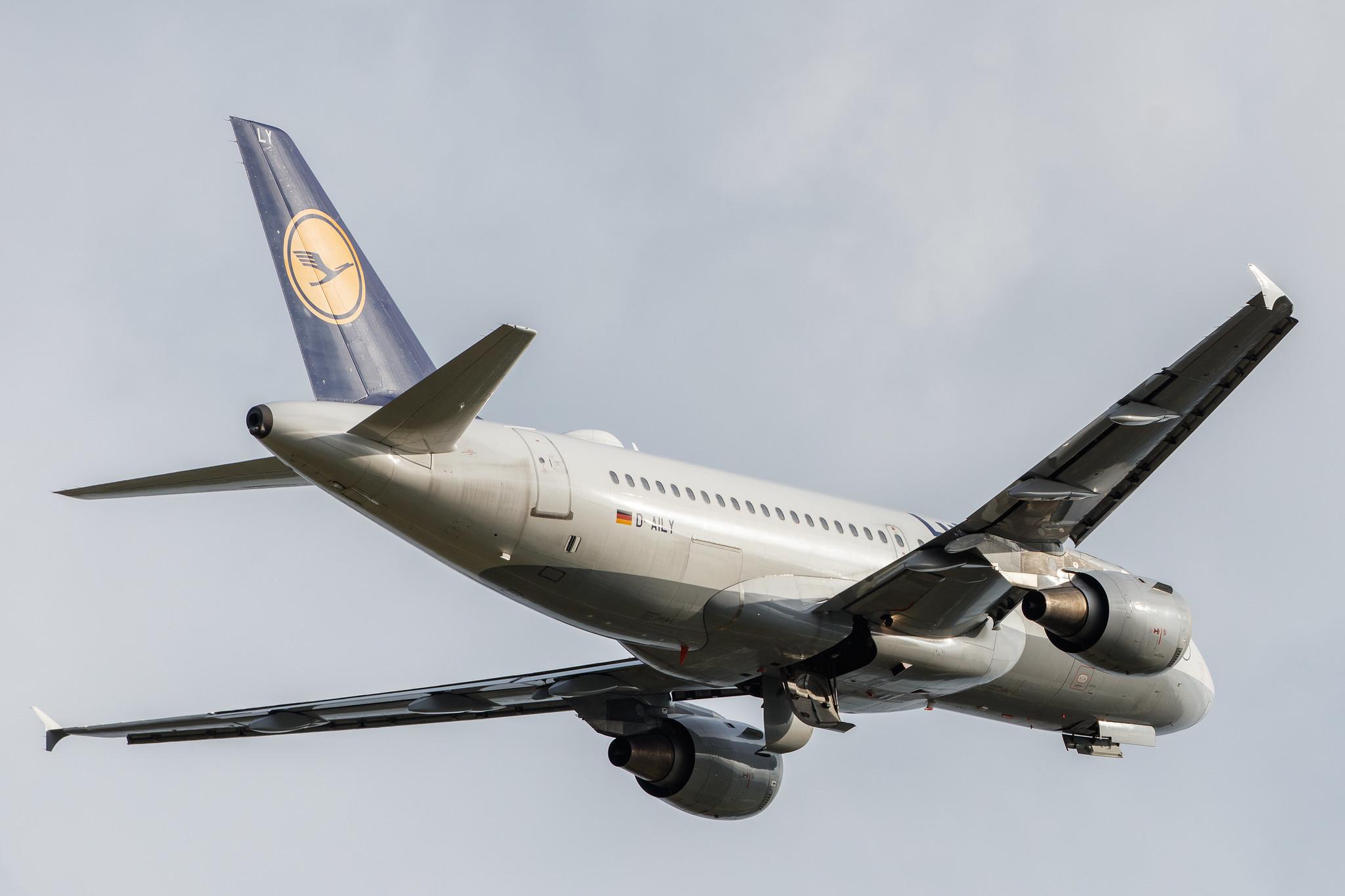 Hamburg Airport: Lufthansa (LH / DLH) |  Airbus A319-114 A319 | D-AILY | MSN 0875