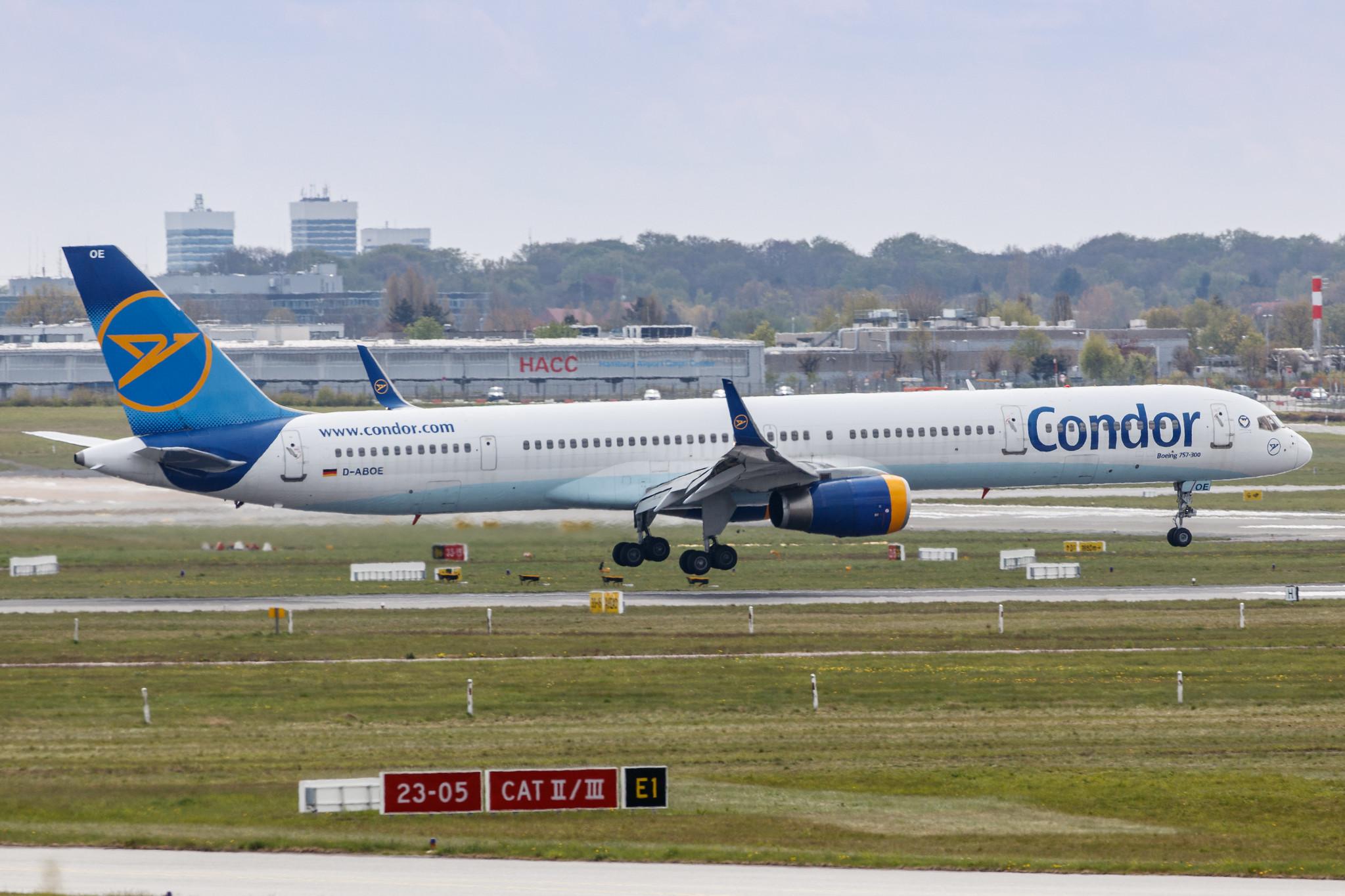 Hamburg Airport: Condor (DE / CFG) |  Boeing 757-330 B753 | D-ABOE | MSN 29012