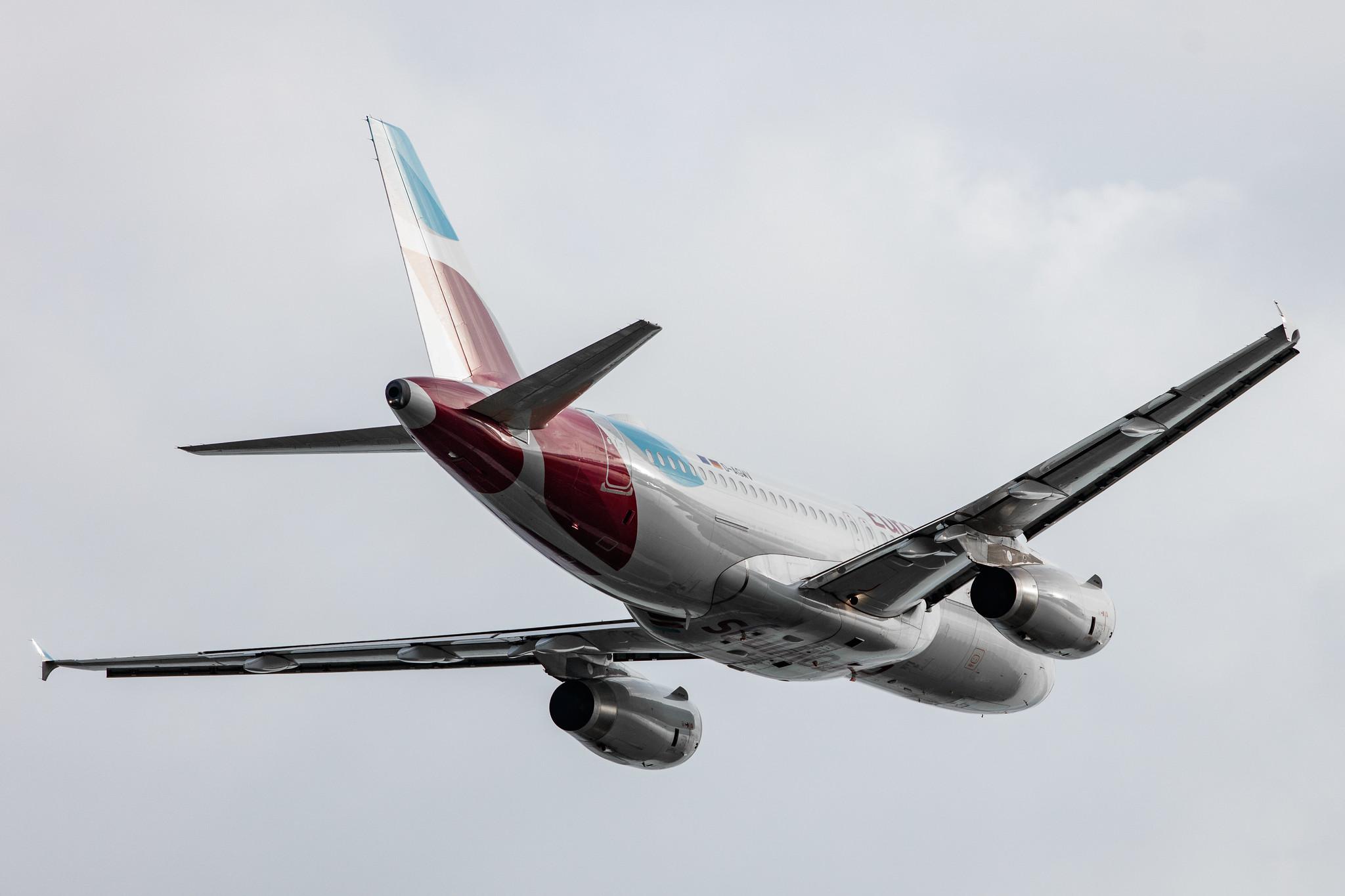 Hamburg Airport: Eurowings (EW / EWG) |  Airbus A319-132 A319 | D-AGWV | MSN 5467