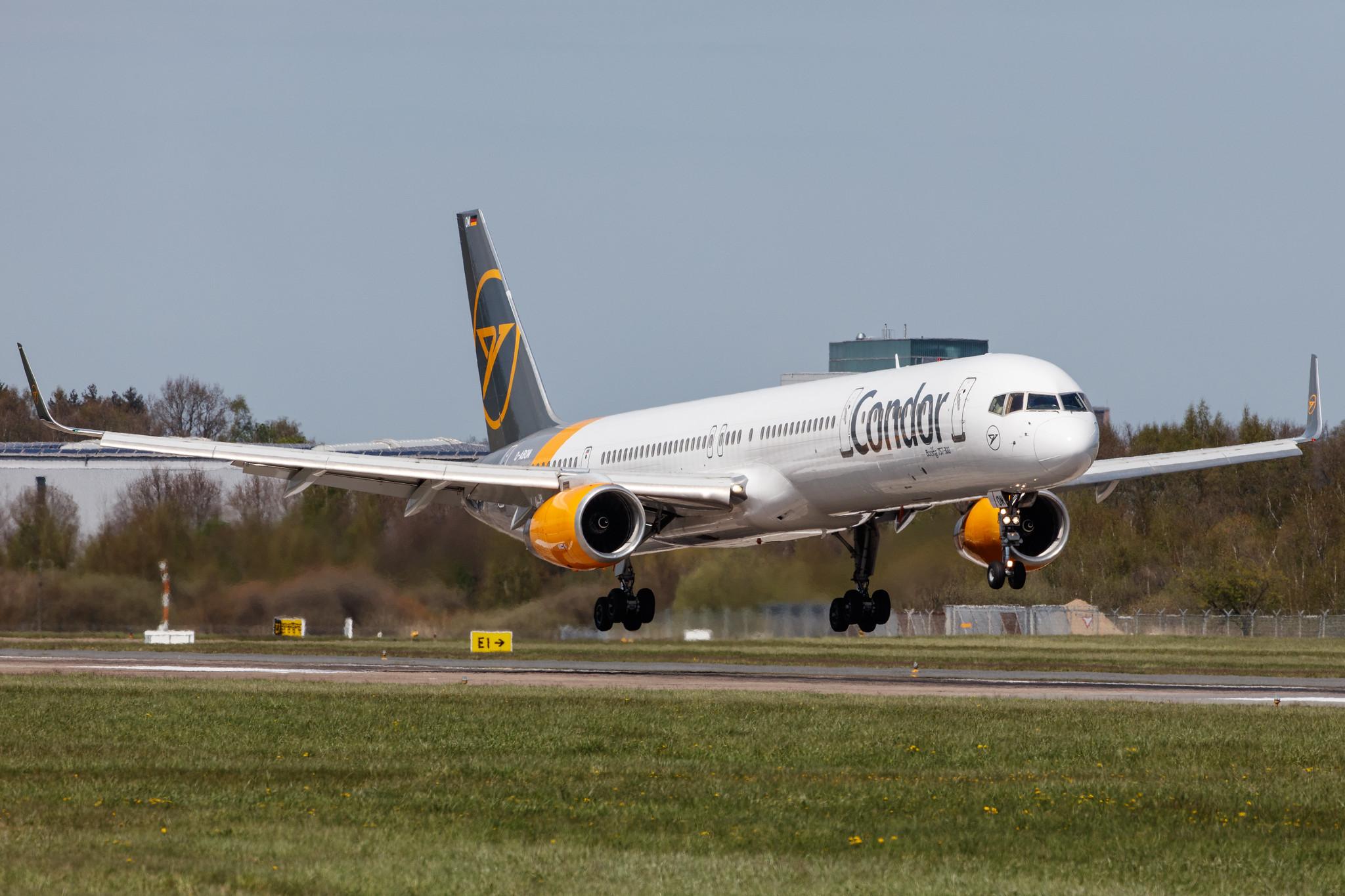 Hamburg Airport: Condor (DE / CFG) |  Boeing 757-330 B753 | D-ABOM | MSN 29022