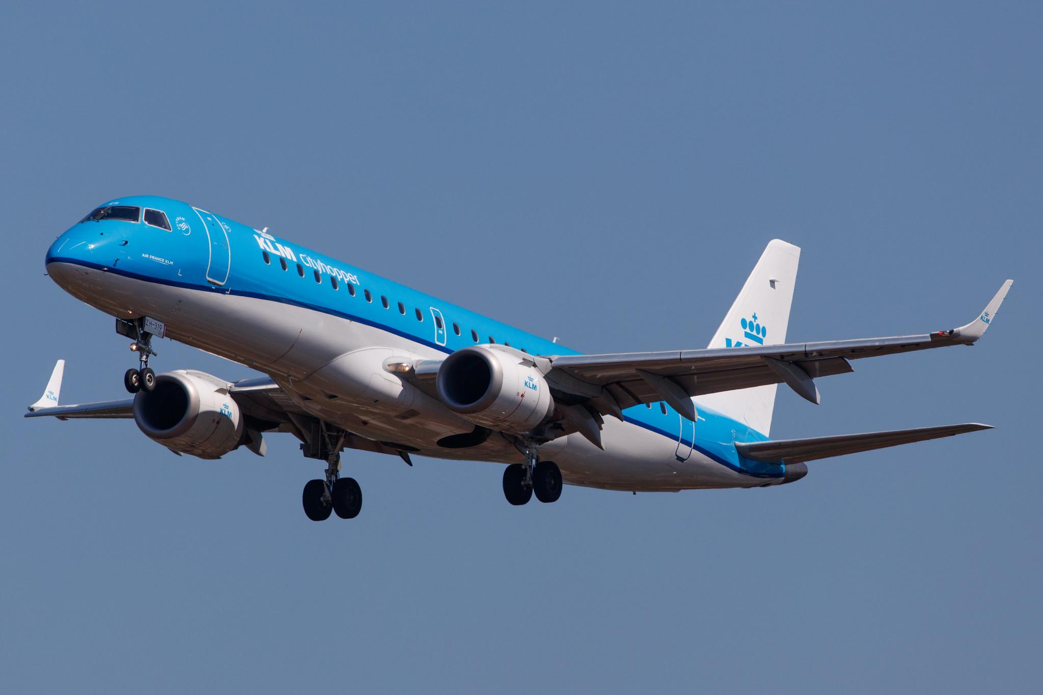 Hamburg Airport: KLM (KL / KLM) | Operator: KLM Cityhopper |  Embraer E190STD E190 | PH-EZH | MSN 19000319