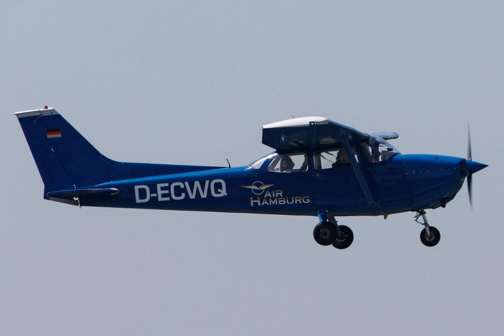 Hamburg Airport: Flugschule Hamburg |  Cessna F172M Skyhawk C172 | D-ECWQ | MSN 0950