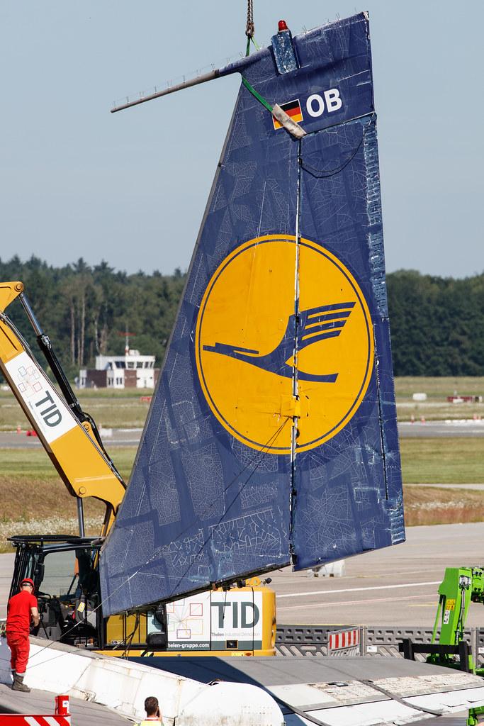 Hamburg Airport: Hamburg Airport: Lufthansa (LH / DLH) | Boeing 707-430 B704 | D-ABOB/D-ABOD | MSN 17720
