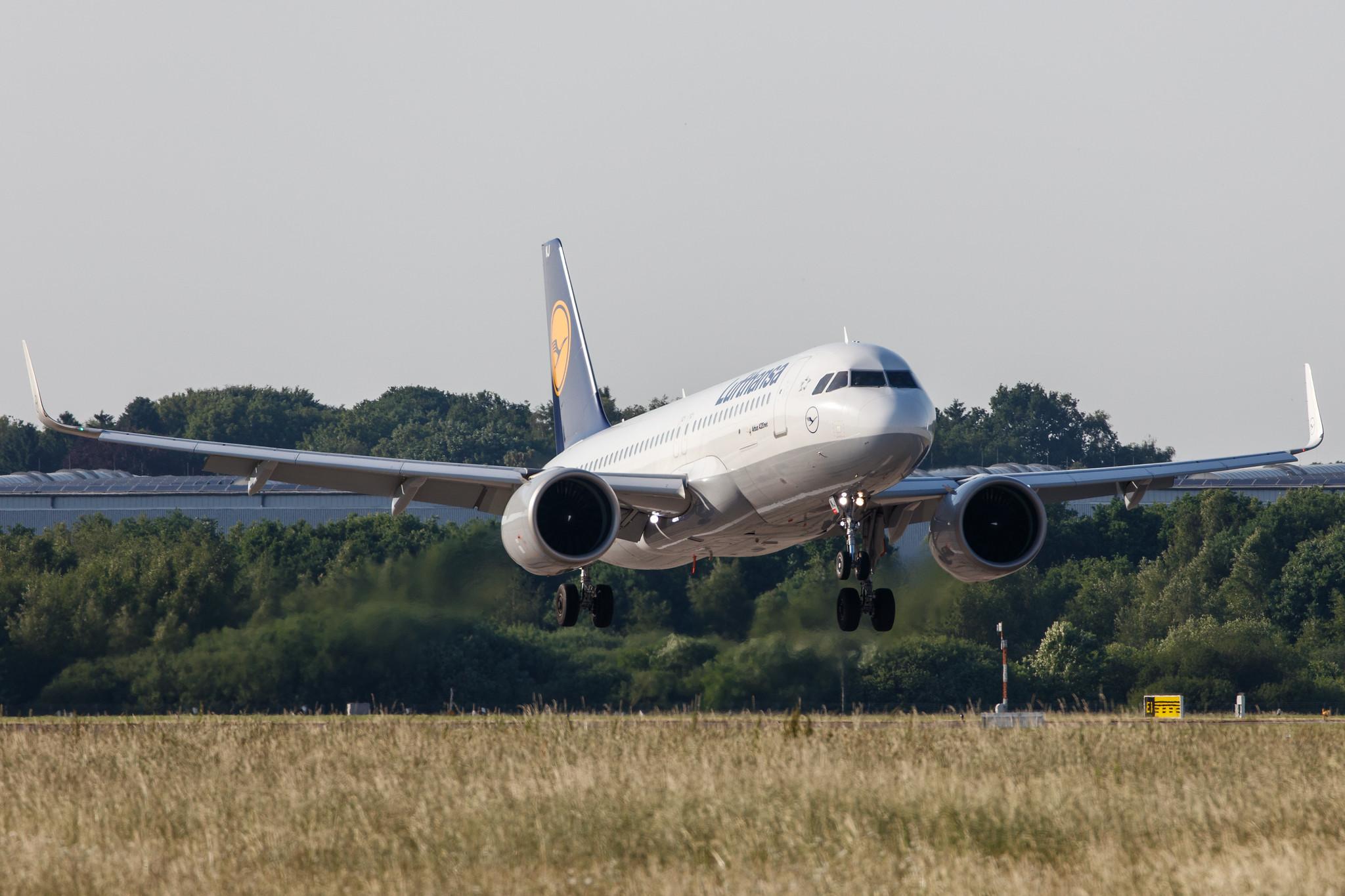 Hamburg Airport: Lufthansa (LH / DLH) |  Airbus A320-271N A20N | D-AINJ | MSN 7735