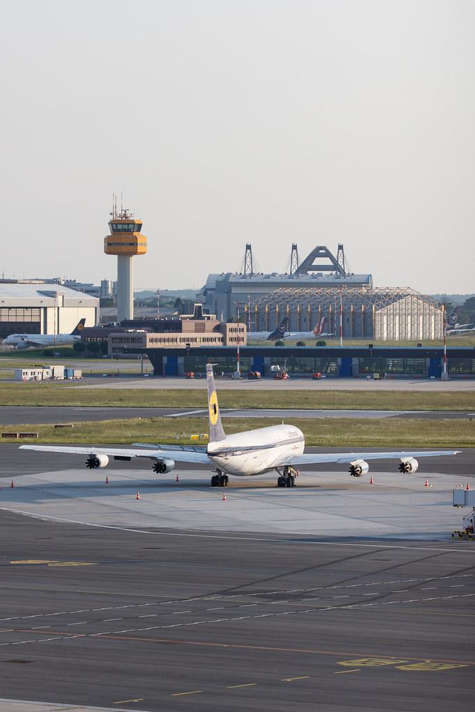 Hamburg Airport: Lufthansa (LH / DLH) | Boeing 707-430 B704 | D-ABOB/D-ABOD | MSN 17720