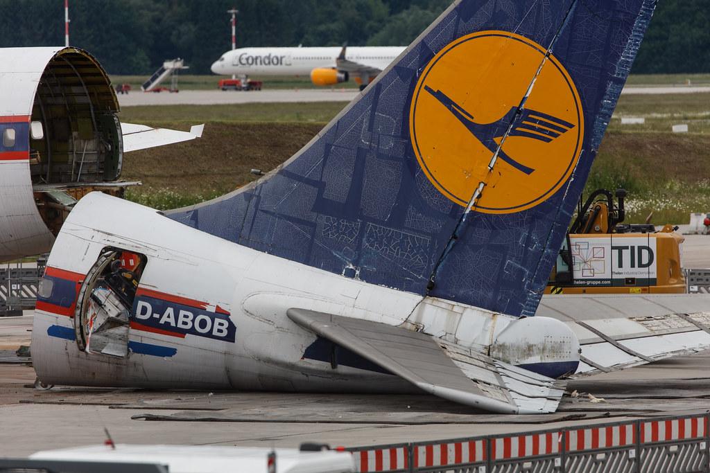 Hamburg Airport: Lufthansa (LH / DLH) | Boeing 707-430 B704 | D-ABOB/D-ABOD | MSN 17720
