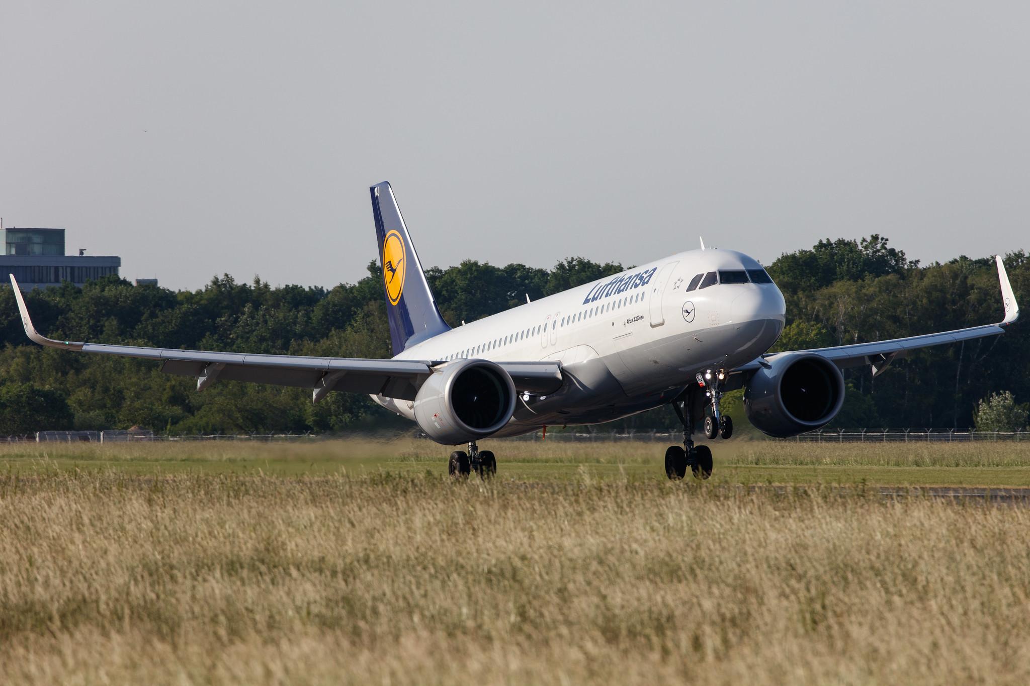 Hamburg Airport: Lufthansa (LH / DLH) |  Airbus A320-271N A20N | D-AINJ | MSN 7735