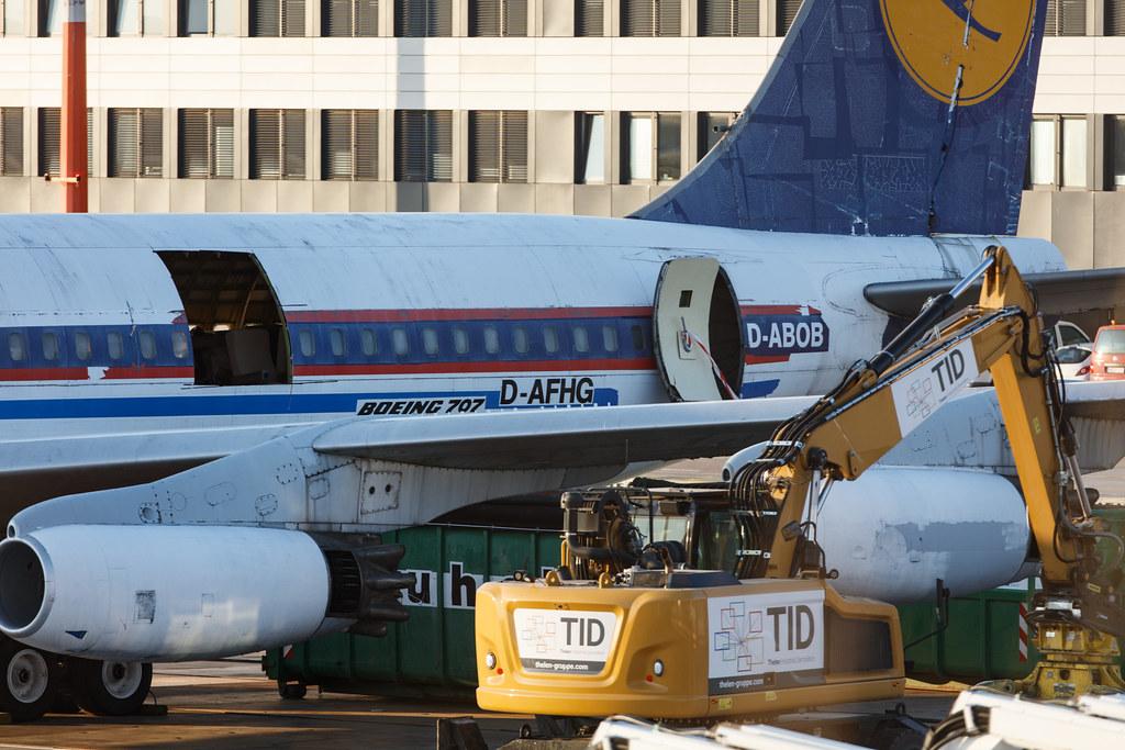 Hamburg Airport: Lufthansa (LH / DLH) | Boeing 707-430 B704 | D-ABOB/D-ABOD | MSN 17720