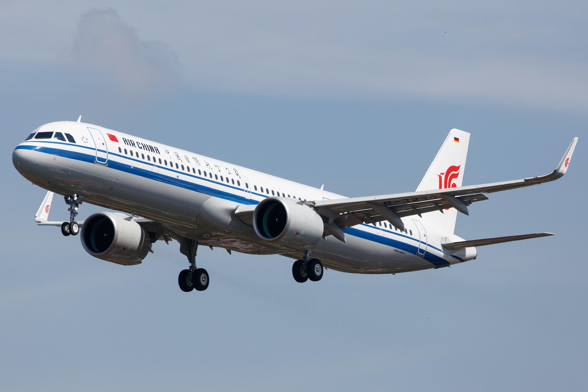 Hamburg Airport: Air China (CA / CCA) |  Airbus A321-272NX A21N | D-AZAA | MSN 10347