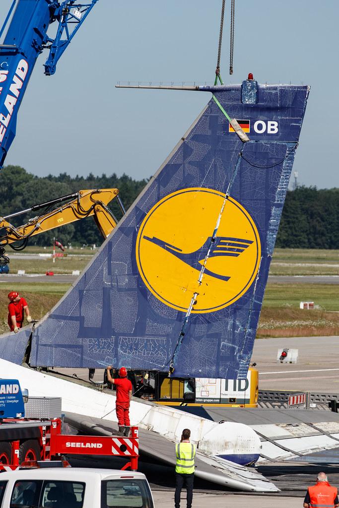 Hamburg Airport: Hamburg Airport: Lufthansa (LH / DLH) | Boeing 707-430 B704 | D-ABOB/D-ABOD | MSN 17720