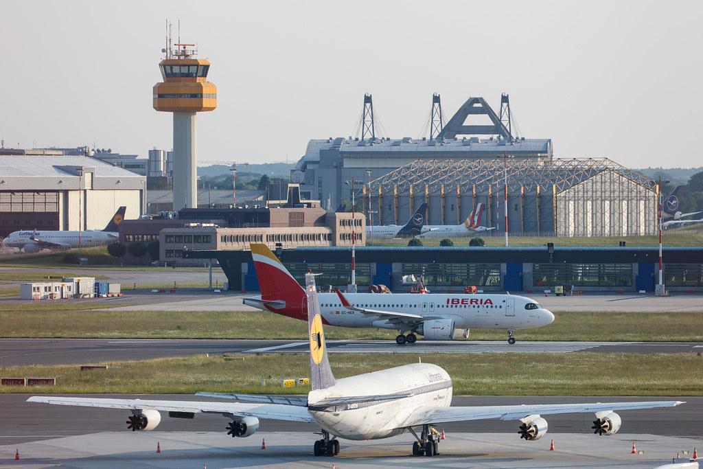Hamburg Airport: Lufthansa (LH / DLH) | Boeing 707-430 B704 | D-ABOB/D-ABOD | MSN 17720