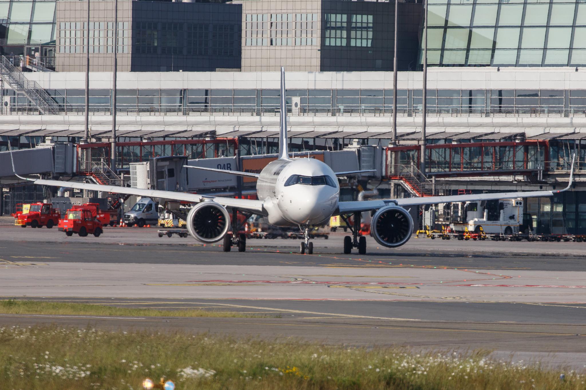 Hamburg Airport: Lufthansa (LH / DLH) |  Airbus A320-271N A20N | D-AINZ | MSN 9442