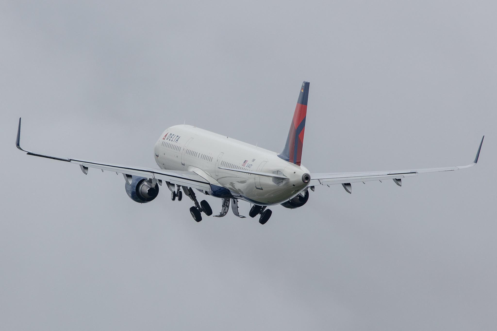 Hamburg Airport: Delta Air Lines (DL / DAL) |  Airbus A321-211 A321 | D-AVZT | MSN 9588