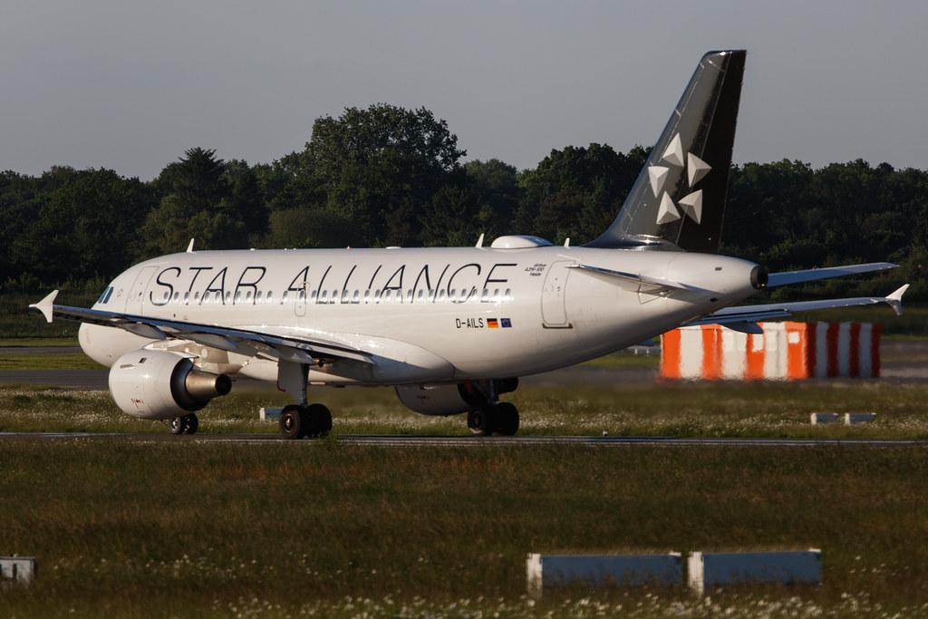Hamburg Airport: Lufthansa (LH / DLH) |  Livery: Star Alliance Livery | Operator: Lufthansa CityLine |  Airbus A319-114 A319 | D-AILS | MSN 0729