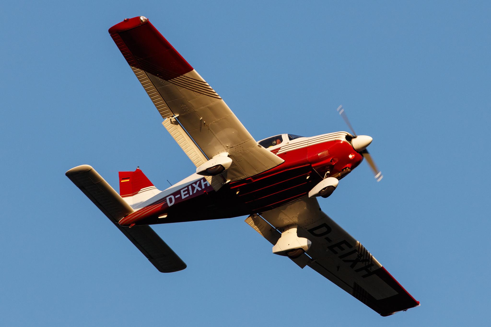 Hamburg Airport: Private owner |  Piper PA-28-181 Archer II P28A | D-EIXH | MSN 2890191