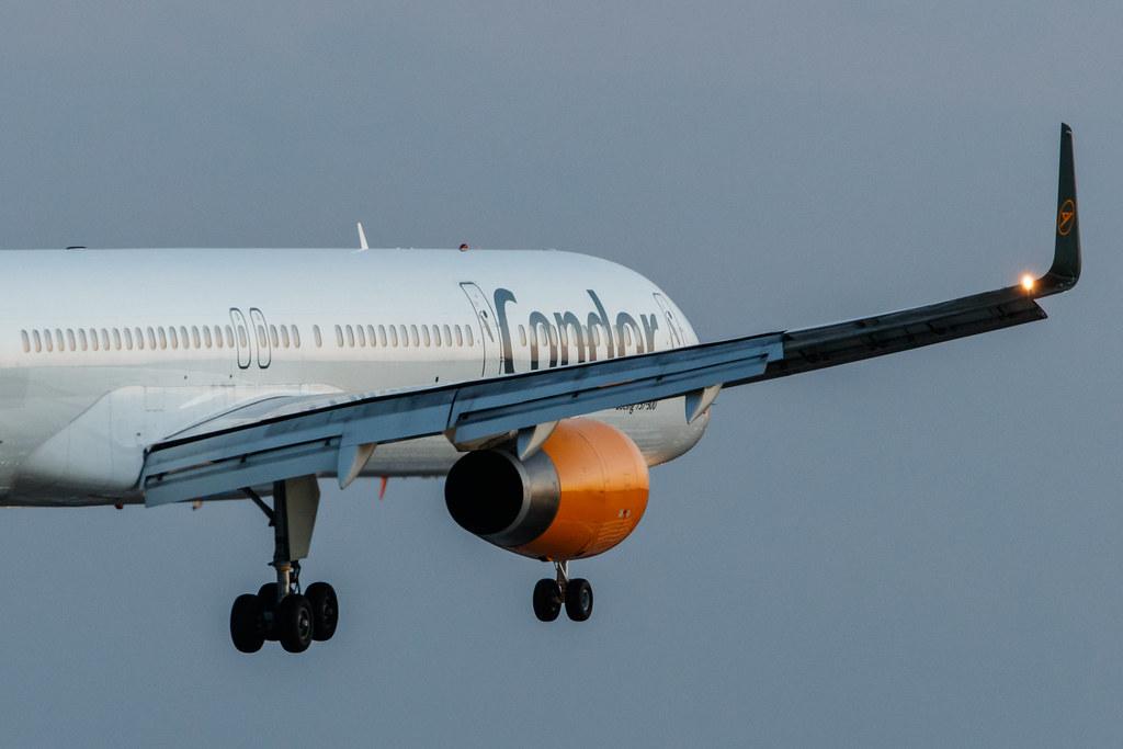 Hamburg Airport: Condor (DE / CFG) |  Boeing 757-330 B753 | D-ABOF | MSN 29013
