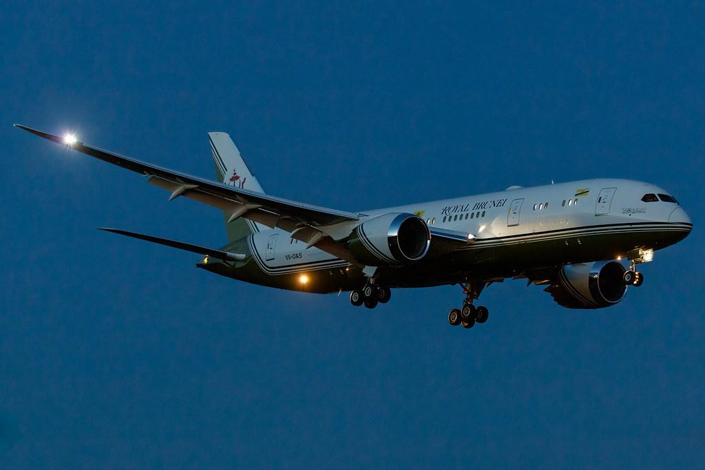 Hamburg Airport: Brunei Government |  Boeing 787-8 Dreamliner (BBJ) B788 | V8-OAS | MSN 44572