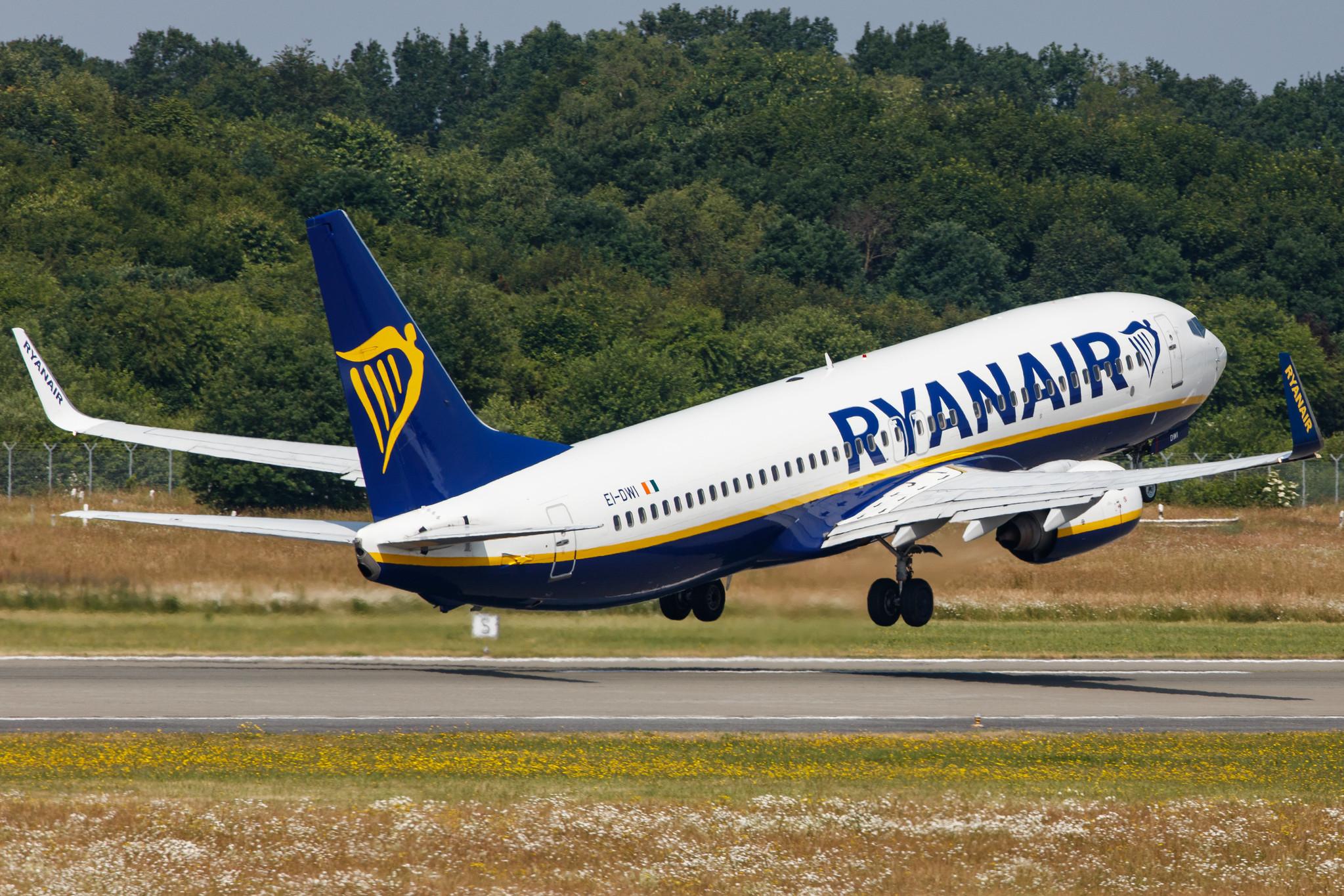 Hamburg Airport: Ryanair (FR / RYR) |  Boeing 737-8AS B738 | EI-DWI | MSN 33643