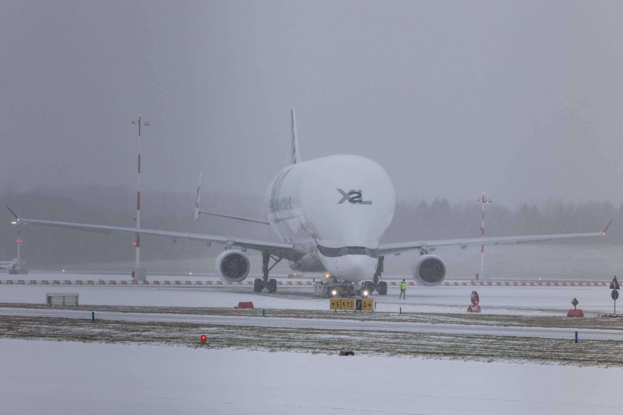 Hamburg Airport: Airbus Transport International (4Y / BGA) |  Airbus A330-743L Beluga XL A337 | F-GXLH | MSN 1853