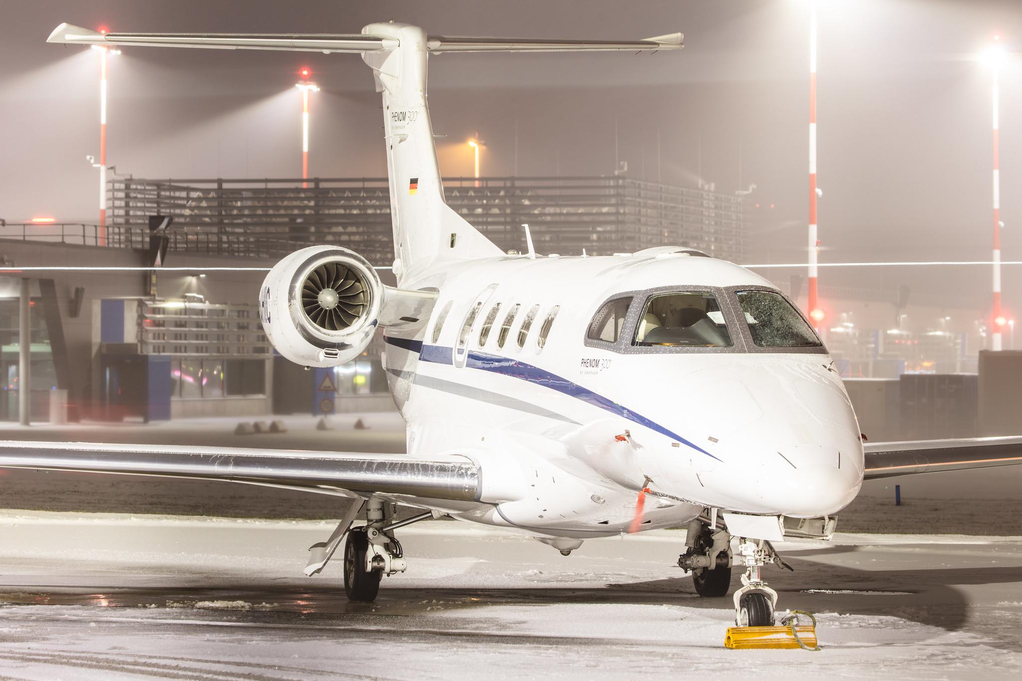 Hamburg Airport: Air Hamburg (/ AHO) |  Embraer Phenom 300 E55P | D-CHIC | MSN 50500096