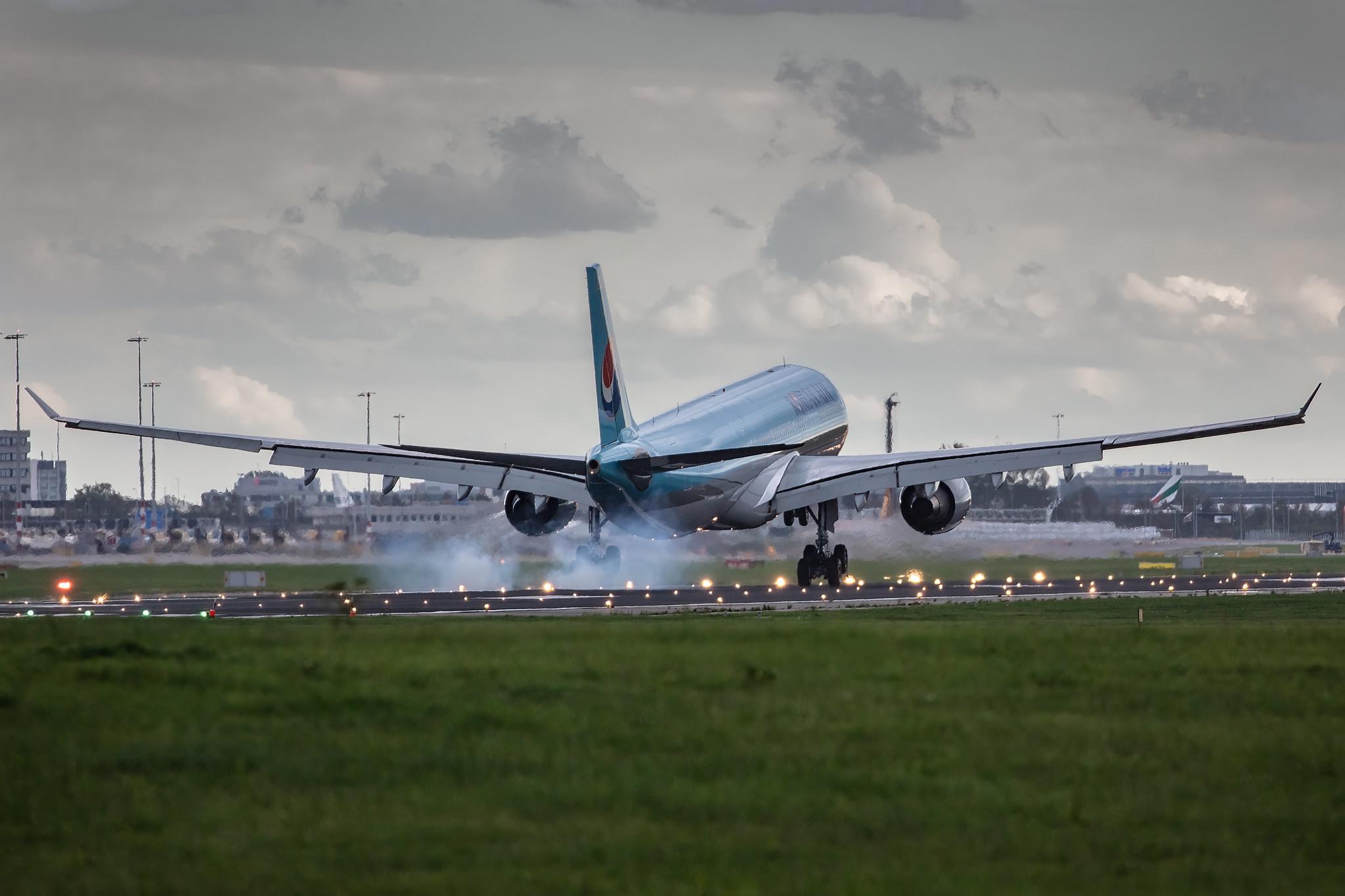 Amsterdam Schiphol: Korean Air (KE / KAL) |  Airbus A330-323 A333 | HL8025 | MSN 1611