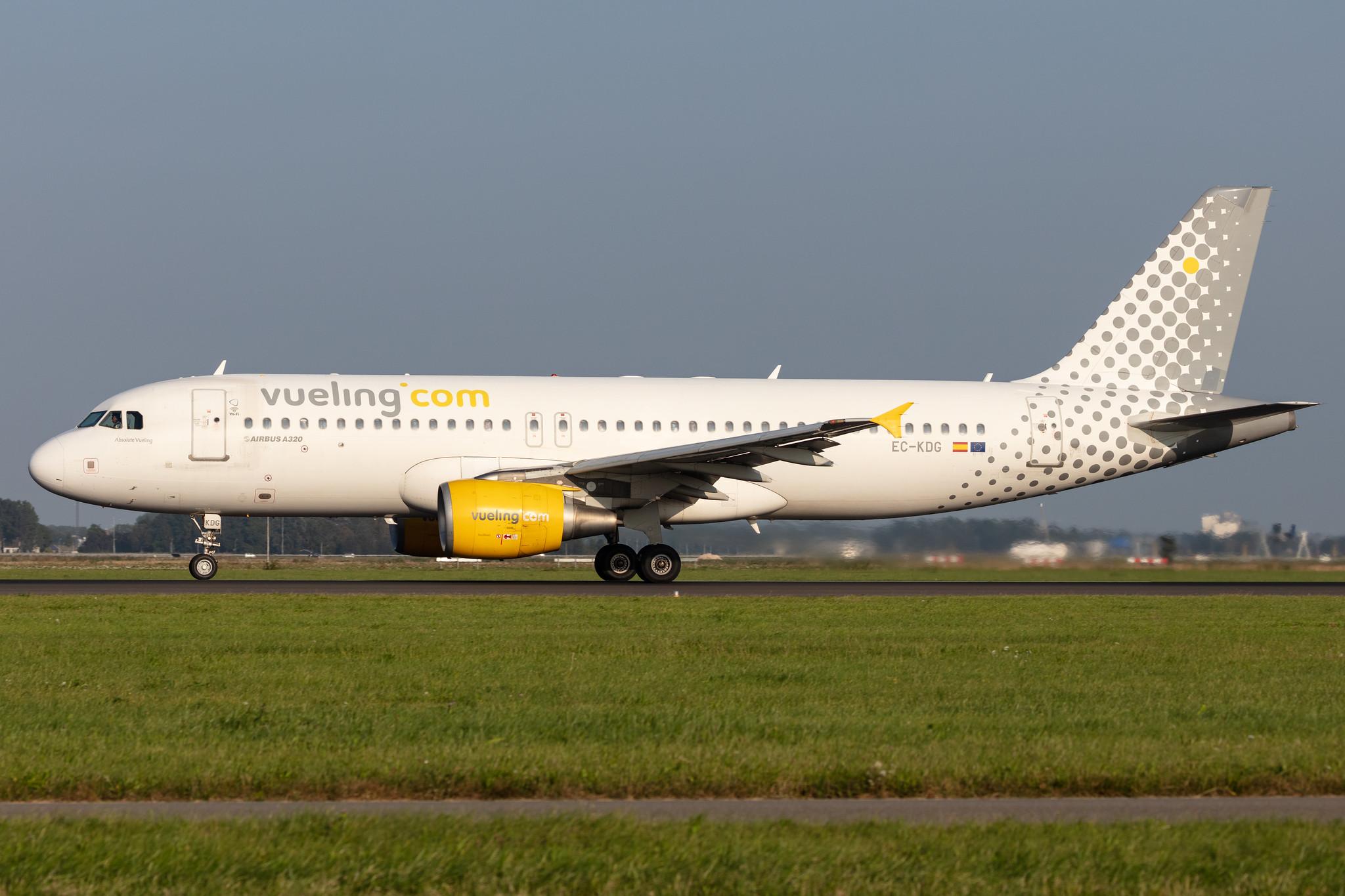 Amsterdam Schiphol: Vueling (VY / VLG) |  Airbus A320-214 A320 | EC-KDG | MSN 3095
