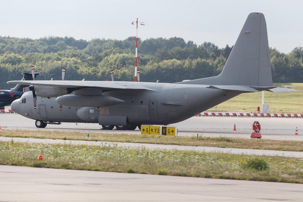 Hamburg Airport: United Arab Emirates Air Force ( / UAF) | Lockheed C-130H Hercules C130 | 1213 | MSN 382-4879