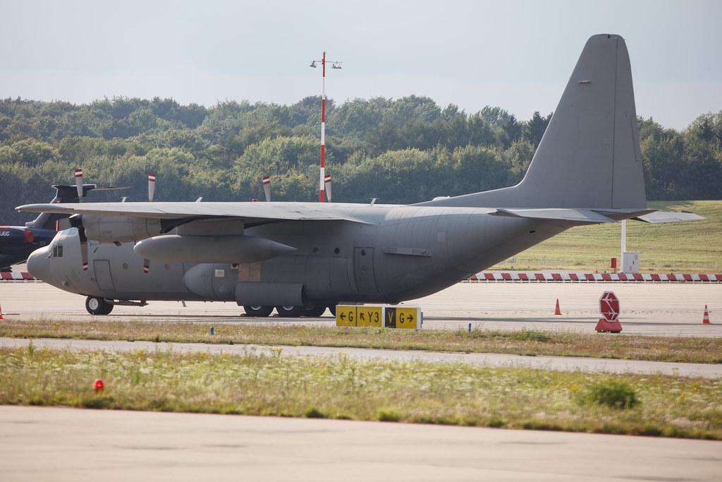 Hamburg Airport: United Arab Emirates Air Force ( / UAF) | Lockheed C-130H Hercules C130 | 1213 | MSN 382-4879