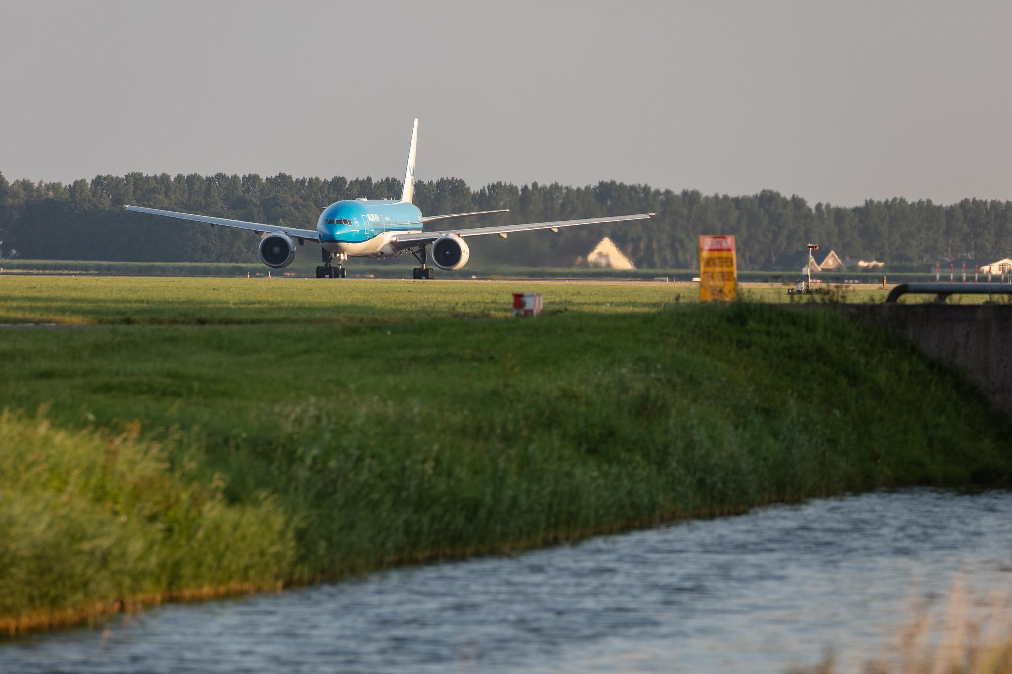 Amsterdam Schiphol: KLM (KL / KLM) |  Boeing 777-206(ER) B772 | PH-BQH | MSN 32705