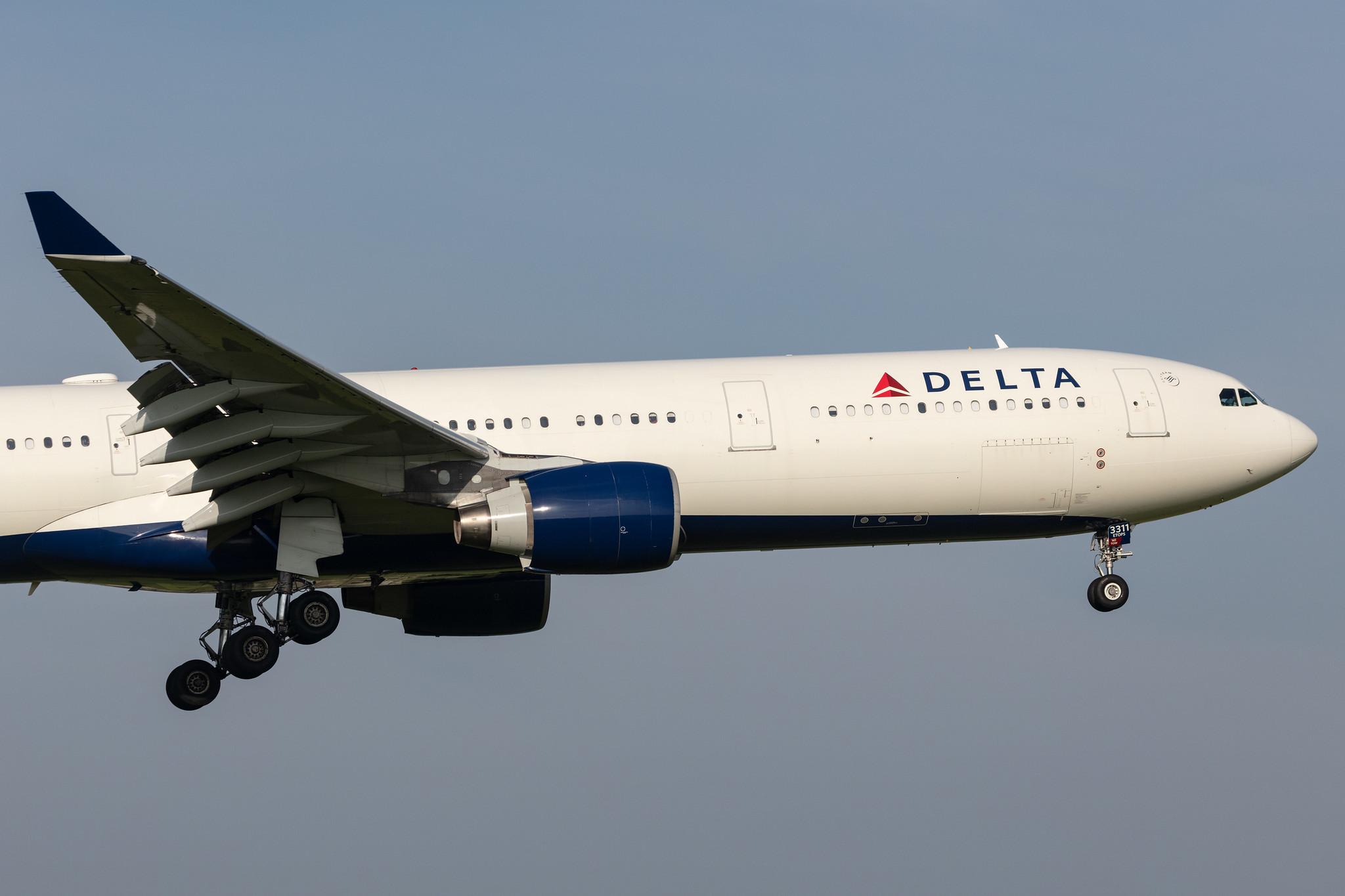 Amsterdam Schiphol: Delta Air Lines (DL / DAL) |  Airbus A330-323 A333 | N811NW | MSN 0690