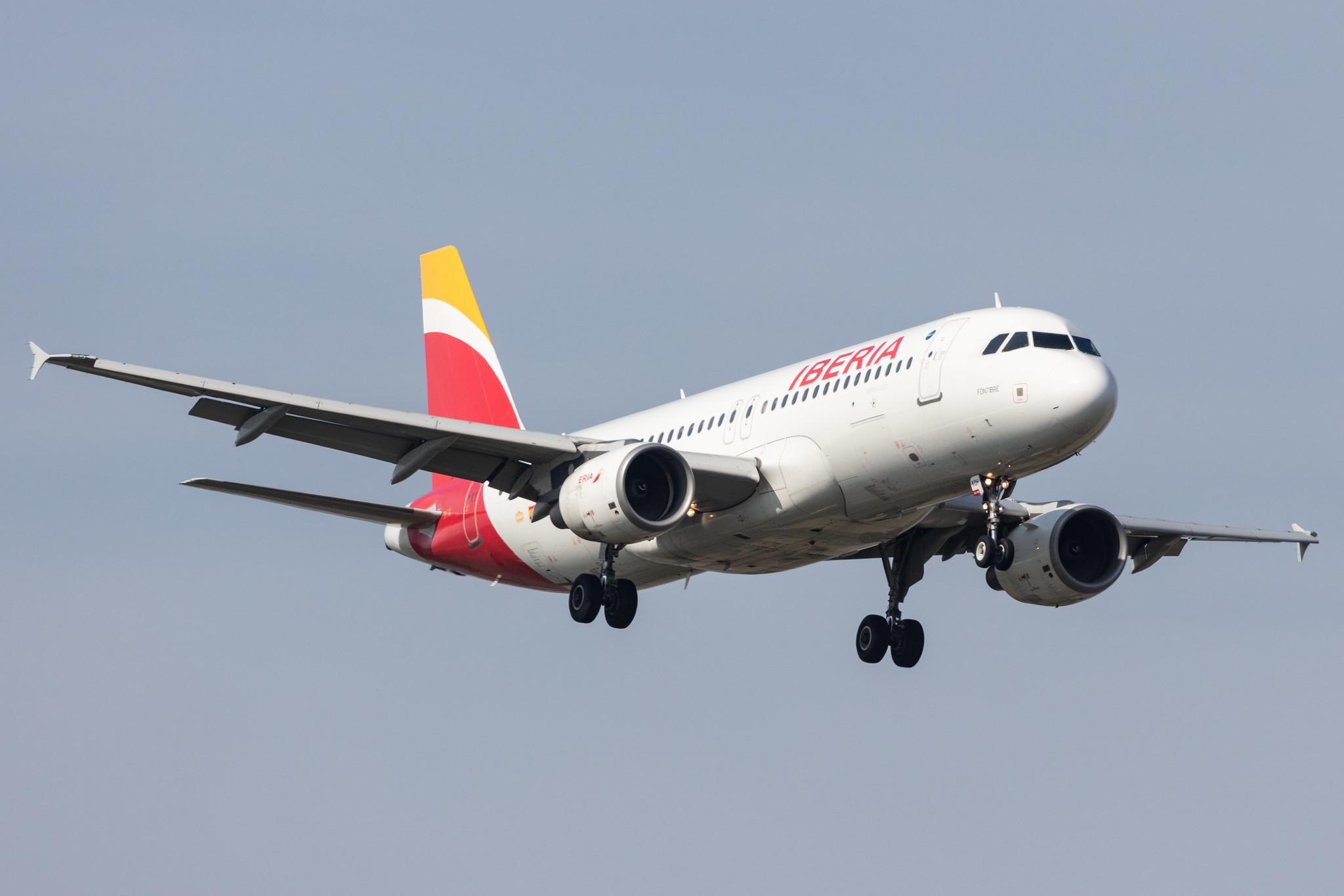 Amsterdam Schiphol: Iberia (IB / IBE) |  Airbus A320-214 A320 | EC-KOH | MSN 2248