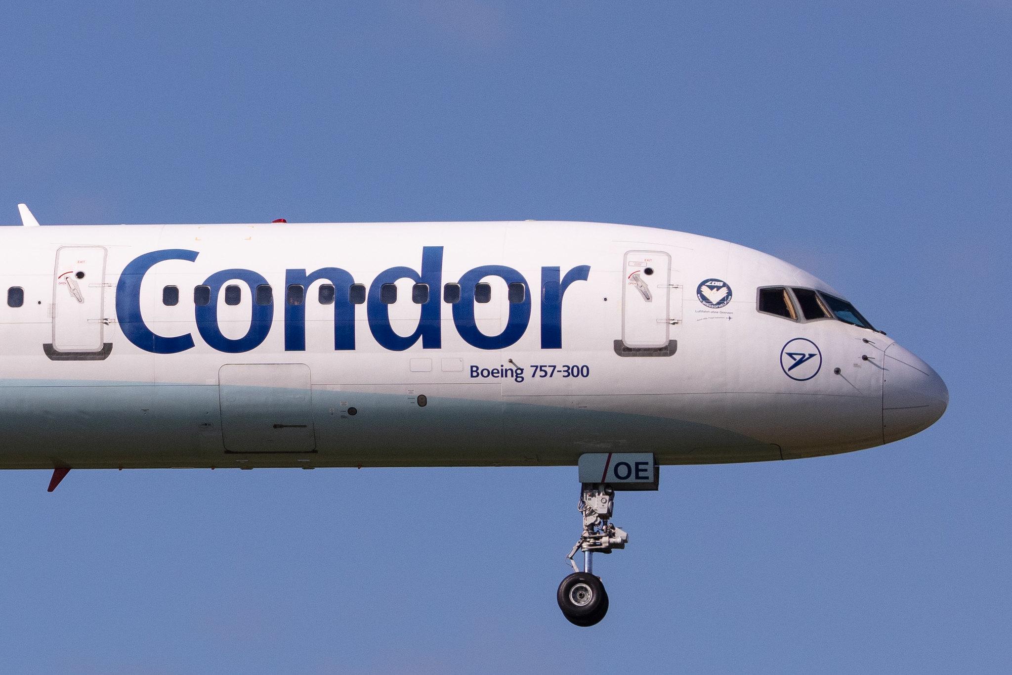 Hamburg Airport: Condor (DE / CFG) |  Boeing 757-330 B753 | D-ABOE | MSN 29012