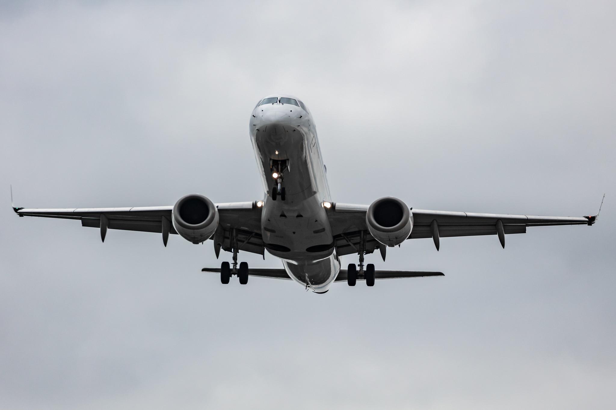 Hamburg Airport: Lufthansa (LH / DLH) | Operator: Lufthansa CityLine |  Embraer E190LR E190 | D-AECH | MSN 19000376