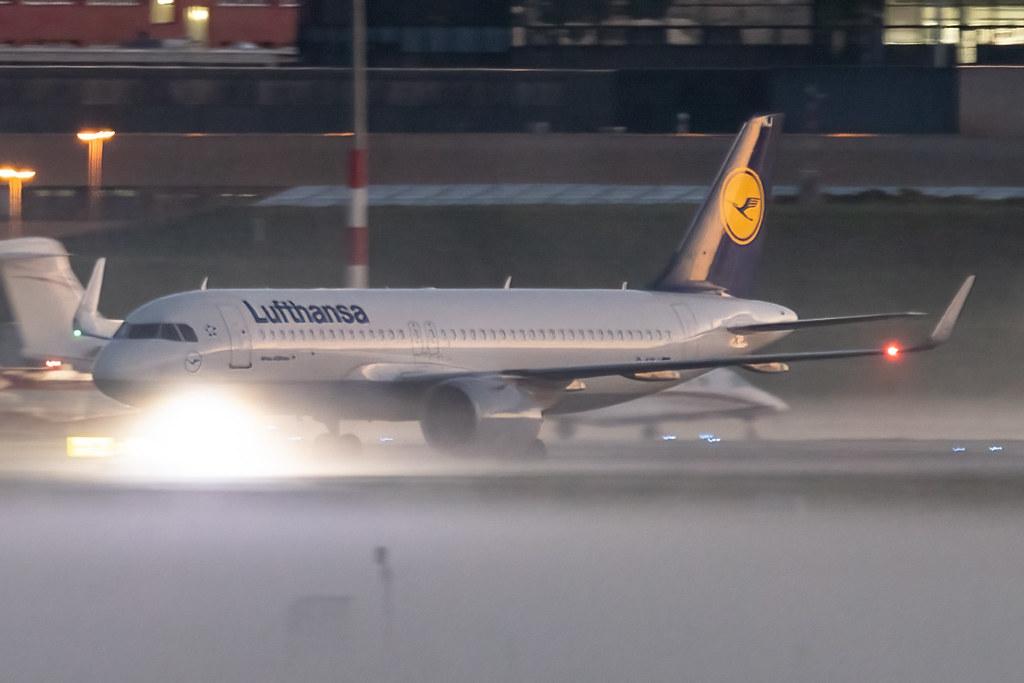 Hamburg Airport: Lufthansa (LH / DLH) |  Airbus A320-271N A20N | D-AINJ | MSN 7735