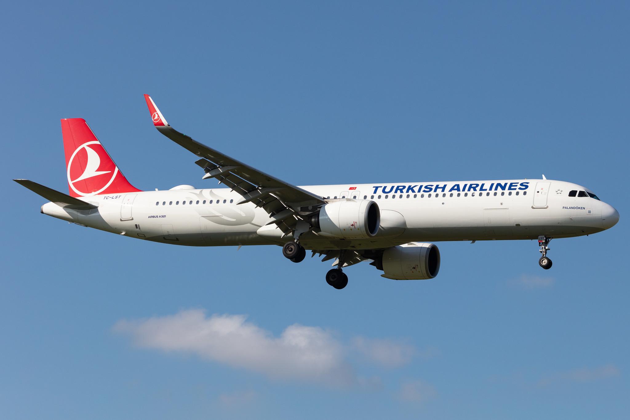 Hamburg Airport: Turkish Airlines (TK / THY) |  Airbus A321-271NX A21N | TC-LST | MSN 09326